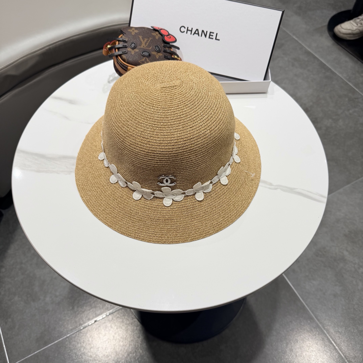 Chanel法式复古花朵编织草帽女夏沙滩百搭遮阳防晒盆帽爆款