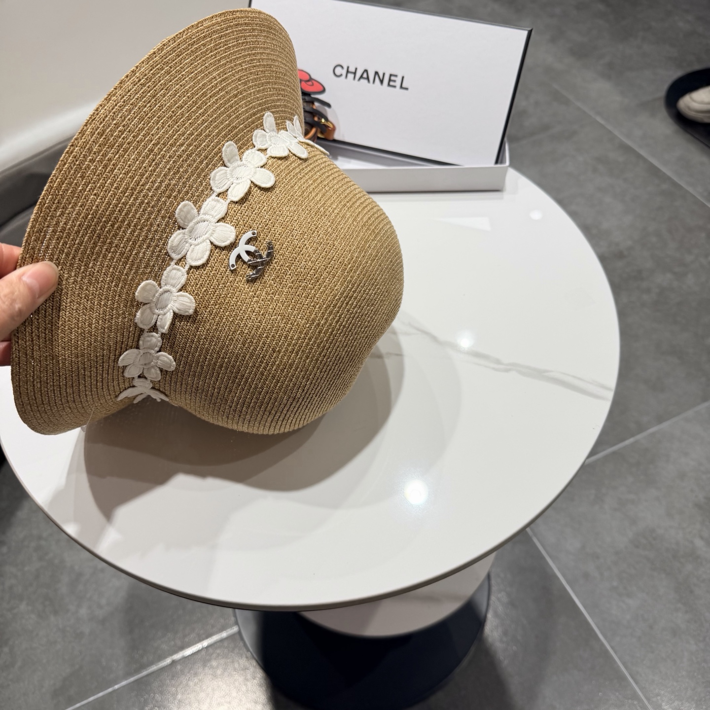 Chanel法式复古花朵编织草帽女夏沙滩百搭遮阳防晒盆帽爆款