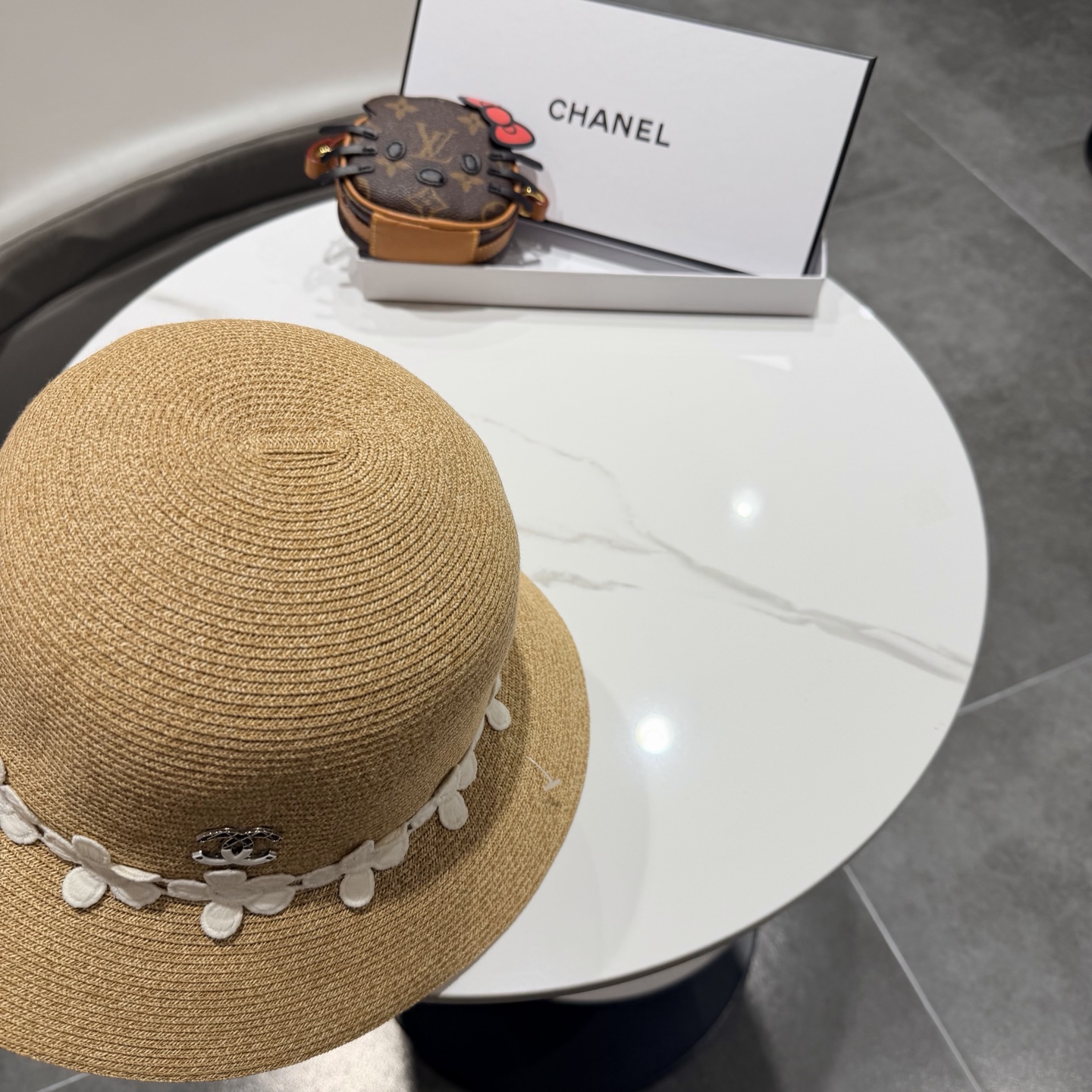 Chanel法式复古花朵编织草帽女夏沙滩百搭遮阳防晒盆帽爆款