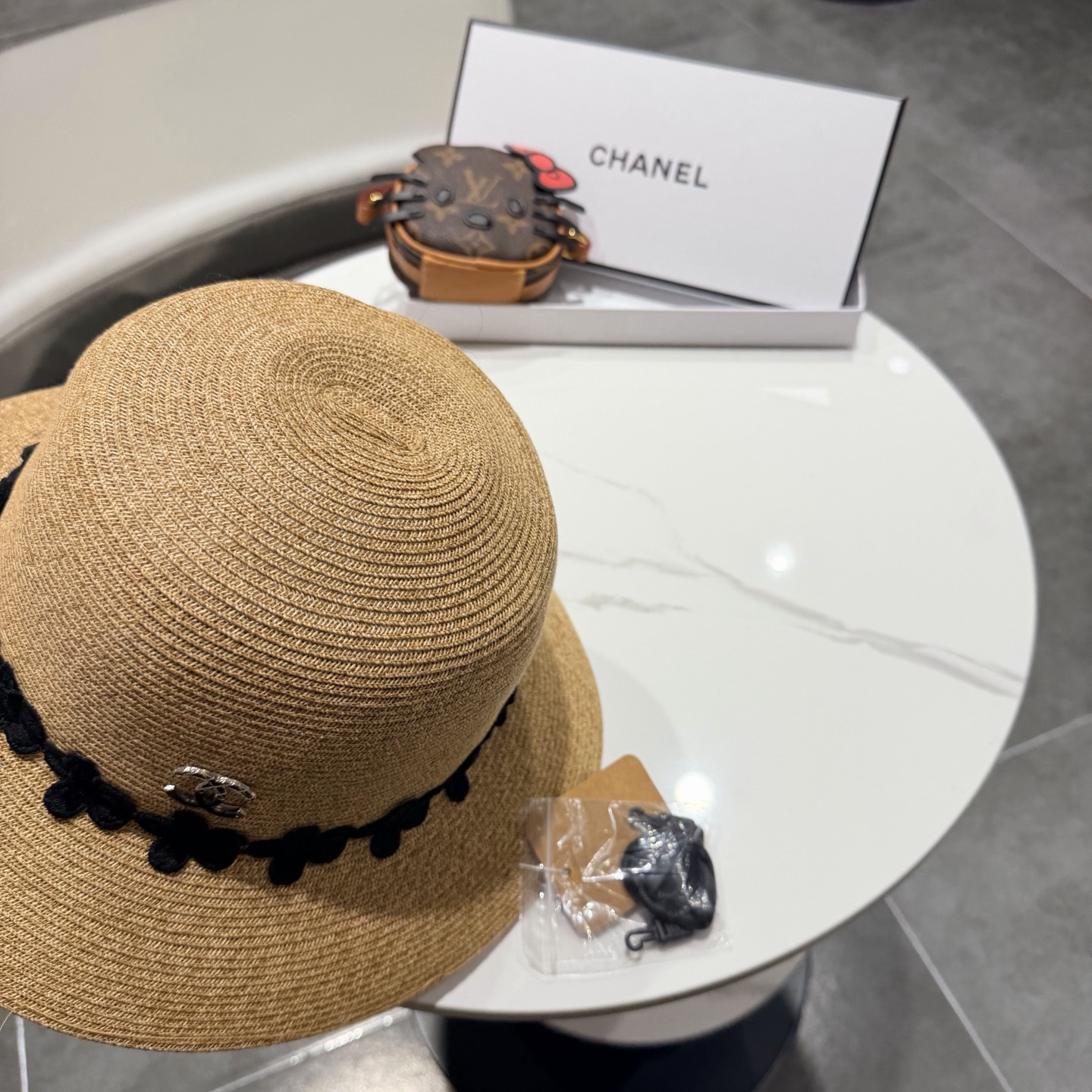 Chanel法式复古花朵编织草帽女夏沙滩百搭遮阳防晒盆帽爆款