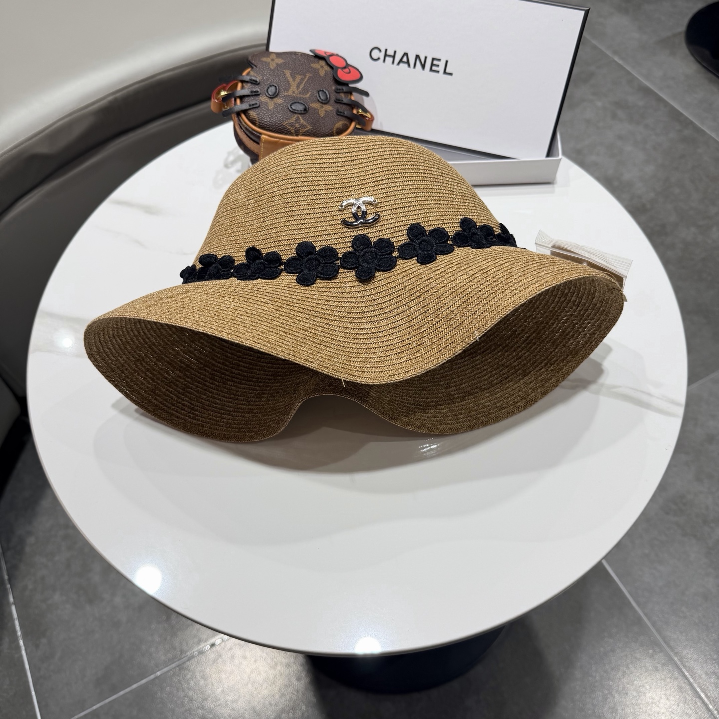 Chanel法式复古花朵编织草帽女夏沙滩百搭遮阳防晒盆帽爆款
