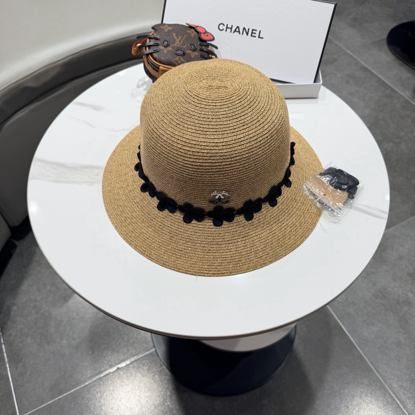 Chanel法式复古花朵编织草帽女夏沙滩百搭遮阳防晒盆帽爆款
