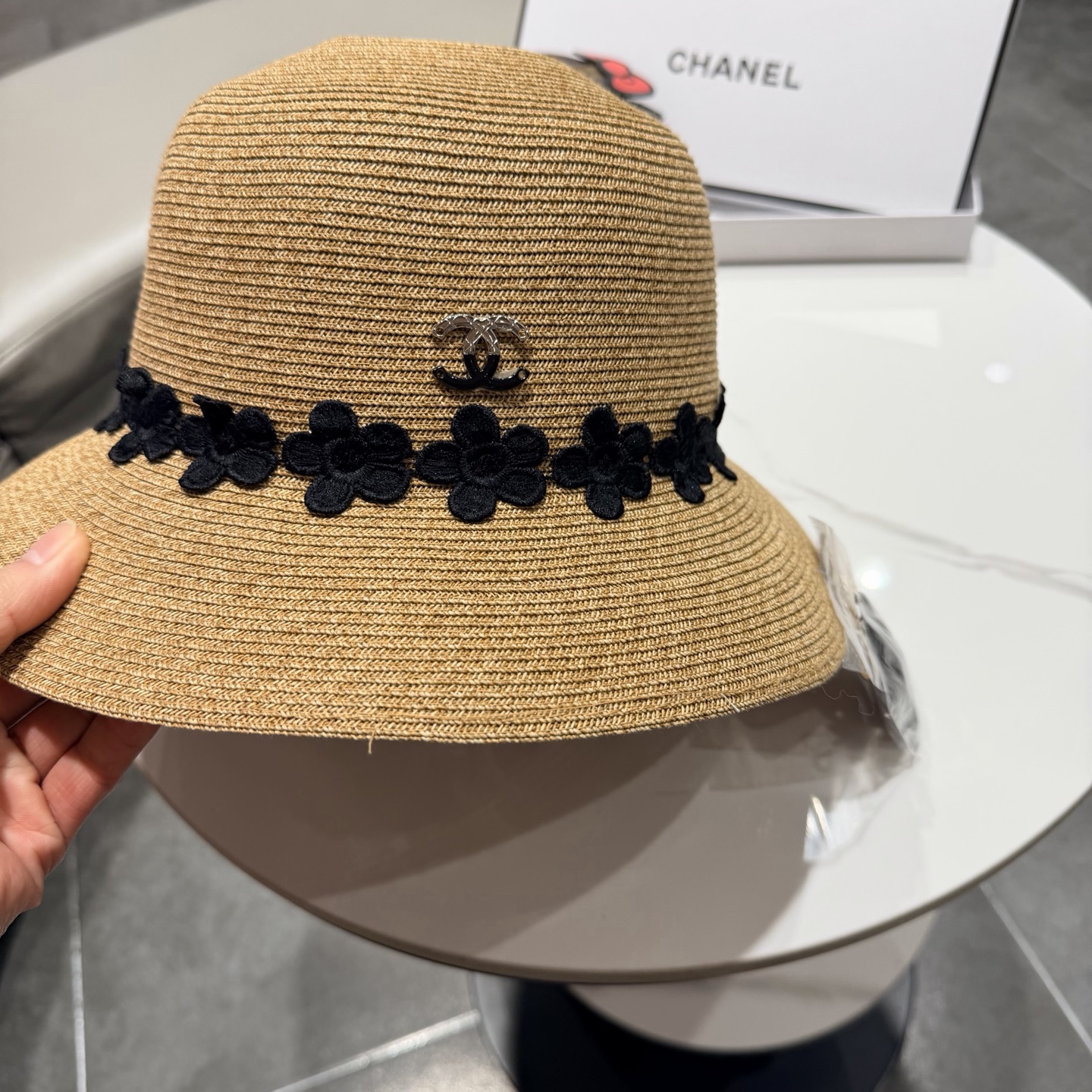Chanel法式复古花朵编织草帽女夏沙滩百搭遮阳防晒盆帽爆款