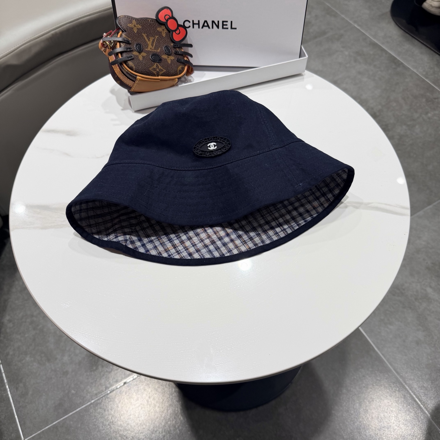 Chanel两面戴时尚格纹渔夫帽女26新款春夏素颜百搭盆帽显白色休闲遮脸帽