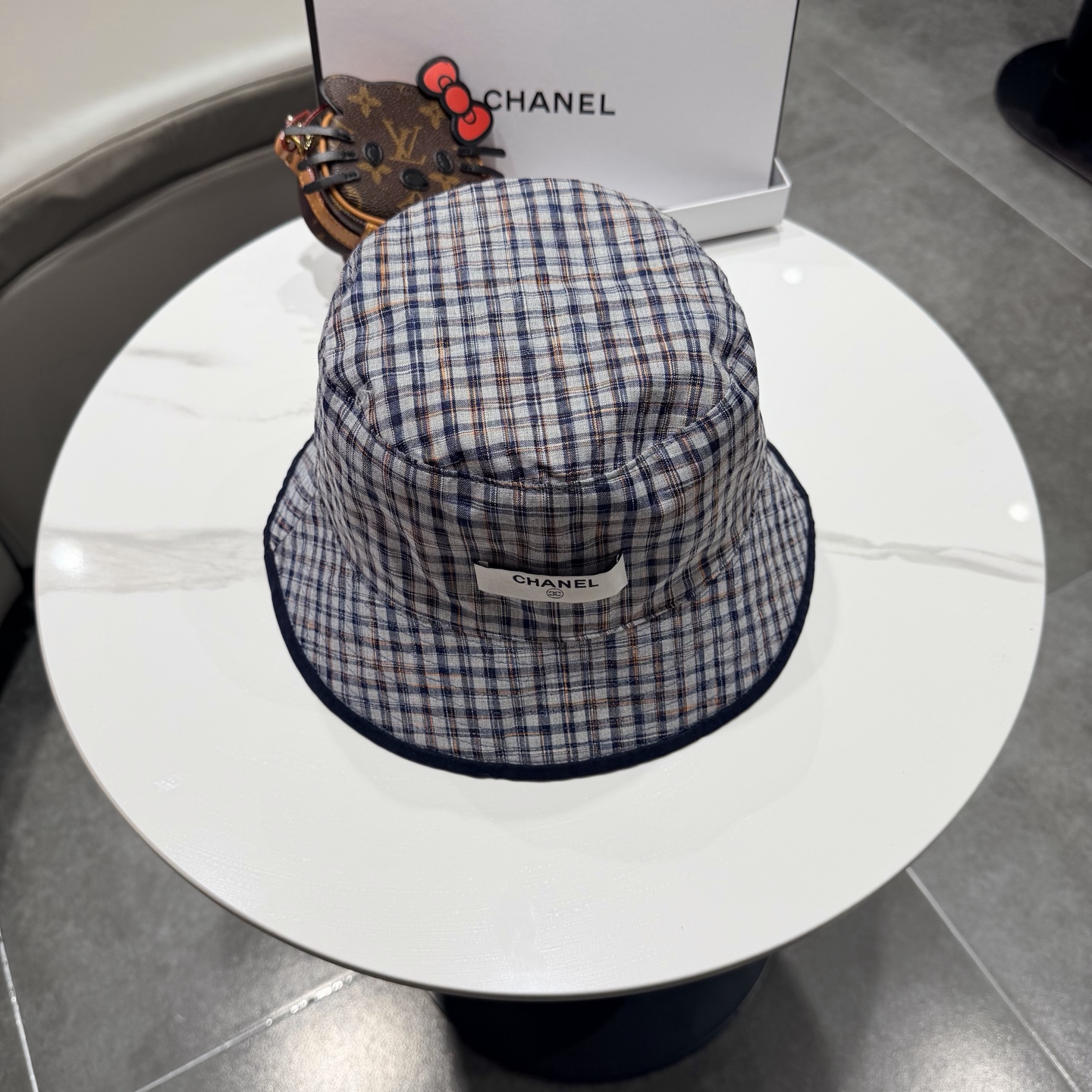 Chanel两面戴时尚格纹渔夫帽女26新款春夏素颜百搭盆帽显白色休闲遮脸帽