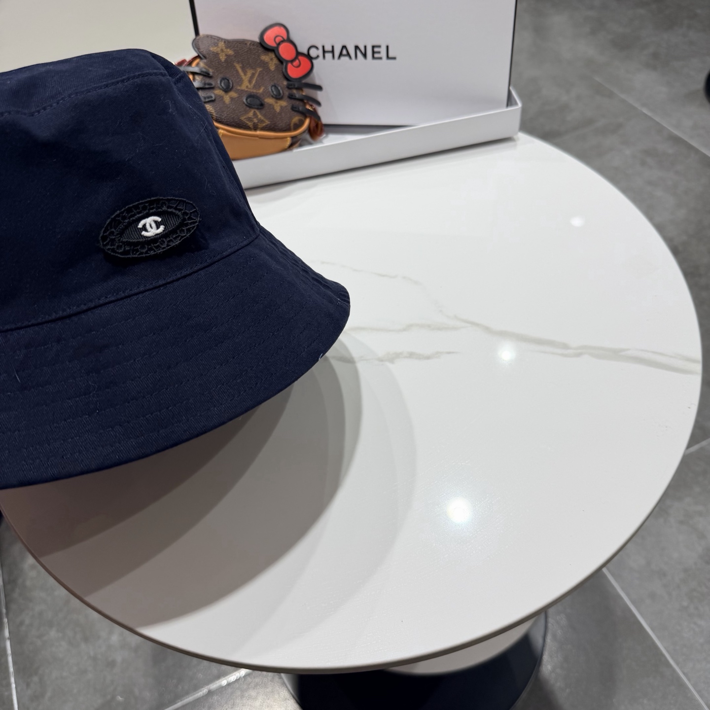 Chanel两面戴时尚格纹渔夫帽女26新款春夏素颜百搭盆帽显白色休闲遮脸帽