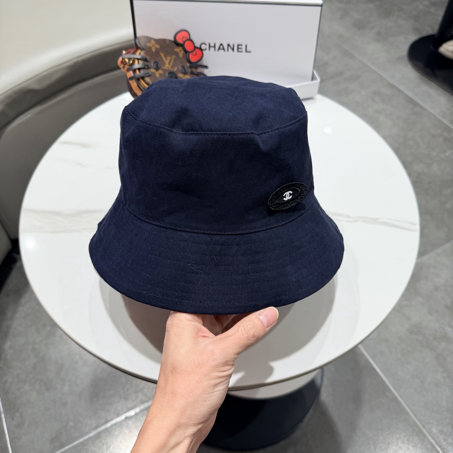 Chanel两面戴时尚格纹渔夫帽女26新款春夏素颜百搭盆帽显白色休闲遮脸帽
