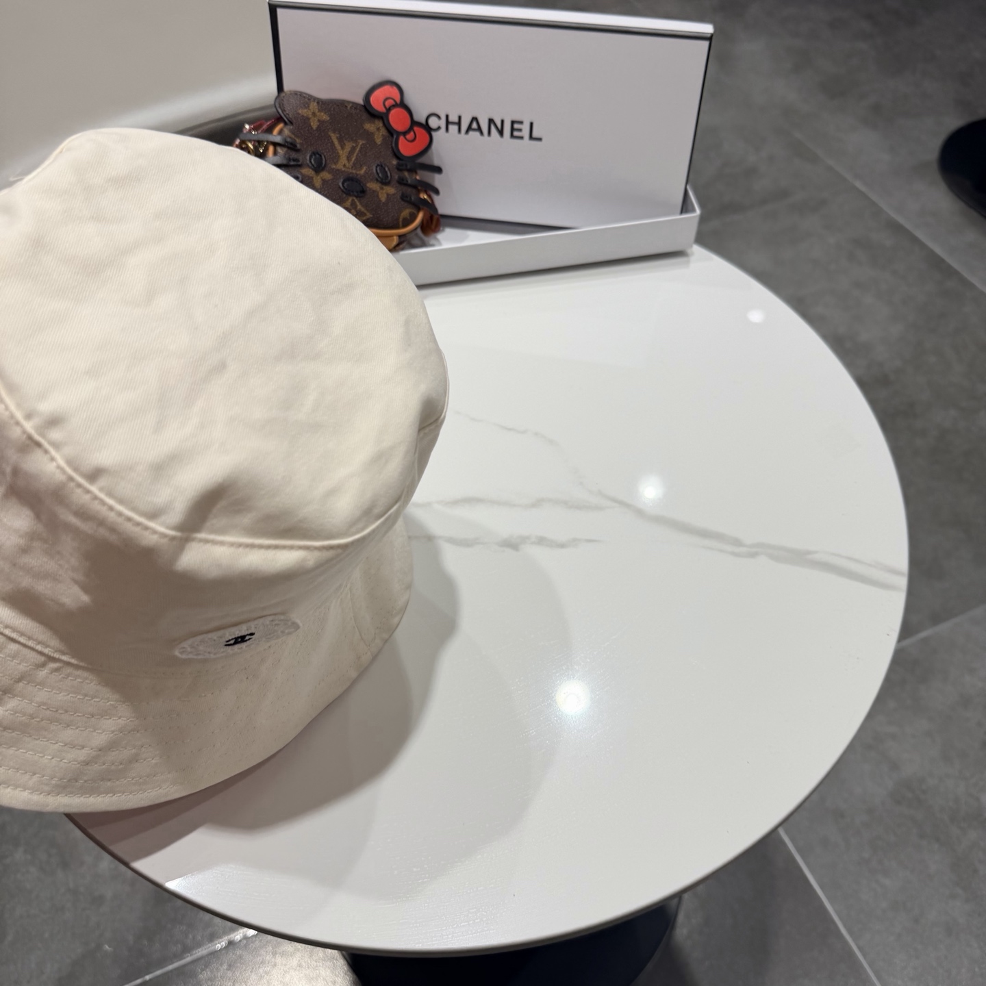 Chanel两面戴时尚格纹渔夫帽女26新款春夏素颜百搭盆帽显白色休闲遮脸帽