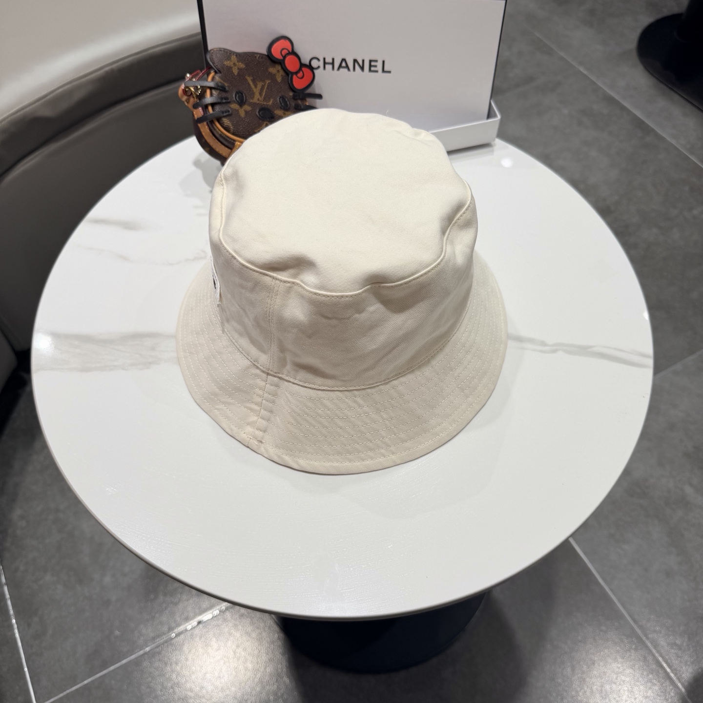 Chanel两面戴时尚格纹渔夫帽女26新款春夏素颜百搭盆帽显白色休闲遮脸帽