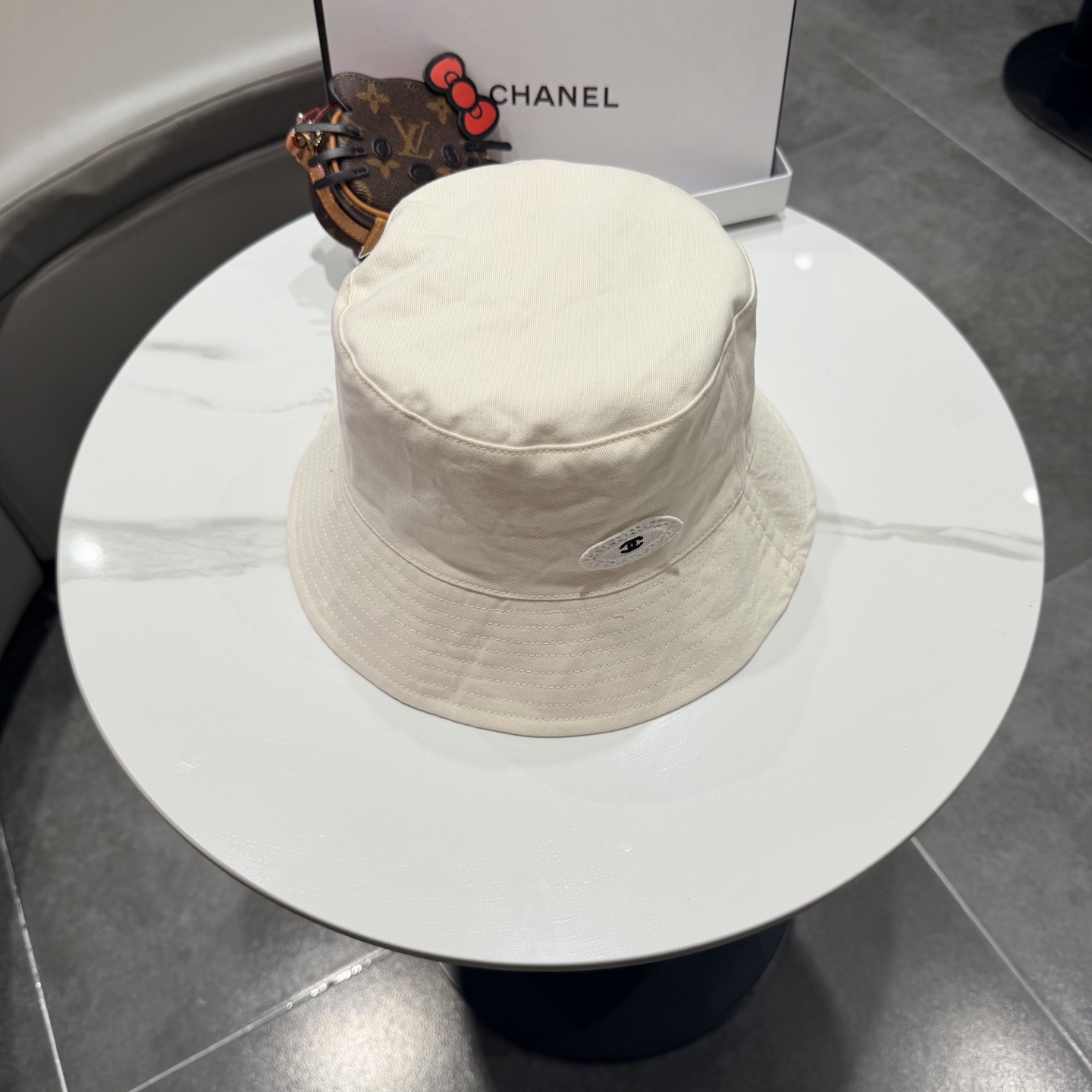 Chanel两面戴时尚格纹渔夫帽女26新款春夏素颜百搭盆帽显白色休闲遮脸帽