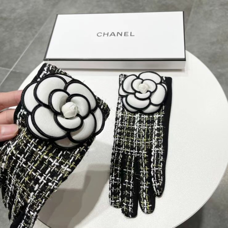 NO:718566,Chanel Chanel counter's new wool gloves, fashionable gloves, warm in autumn and winter with velvet lining, super fairy camellia, super comfortable, soft and versatile!  One size fits all gloves, gloves, chanel, chanel, gloves19860909Chanel香奈儿专柜新品羊毛手套,时尚手套,秋冬保暖加绒内里,超仙山茶花,上手超舒适柔软、百搭！均码手套,手套,chanel,chanel,gloves,accessory
