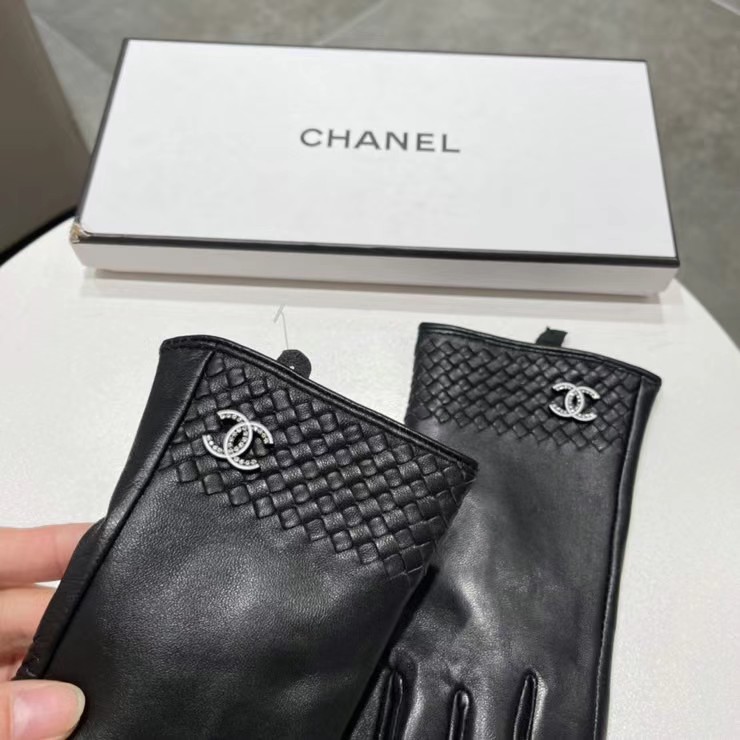 NO:718570,New exclusive first release Chanel Chanel Women's new high-end sheepskin gloves are the first choice for goddesses. Don't miss it. First-class sheepskin. The leather is fine and soft. The cashmere lining is better for warmth. A must-have for goddess Jimei. No detail is spared. M L gloves, gloves, chanel, chanel, sheepskin, gloves.19860909新款独家首发 Chanel香奈儿 女士新款高档羊皮手套女神首选 不可错过 一级绵羊皮 皮质细腻柔软 羊绒内里保暖更佳 女神集美们们必备顶级做任何细节都不放过码数Ｍ L手套,手套,chanel,chanel,sheepskin,gloves,accessory