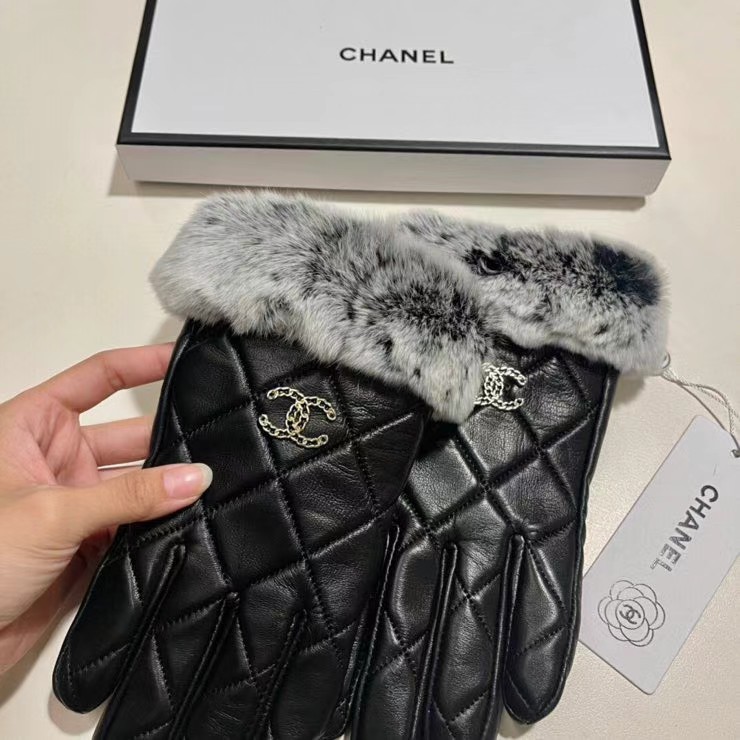 NO:718573,. Comes with packaging Chanel autumn and winter lazy rabbit fur + embroidered ribbed sheepskin gloves mobile phone touch screen, it is worth comparing the same style with different quality, instantly killing the poor products in the market, imported first-class sheepskin lazy rabbit fur with velvet inside, classic and timeless style. Those who like the goddess Jimei can buy it, this quality can be used this year and next year [Happy] [Happy] [Happy] Size ML gloves, gloves, chanel, chanel, sheepskin, gloves19860909.配包装Chanel 香奈儿秋冬懒兔毛+刺绣棱挌羊皮手套手机触屏,值得对比同款不同品质,秒杀市场差产品,进口一级羊皮懒兔毛内里加绒 经典不过时款.喜欢的女神集美们可以入手了,这种品质的今年用了明年还能用 [愉快][愉快][愉快]码数ML手套,手套,chanel,chanel,sheepskin,gloves,accessory