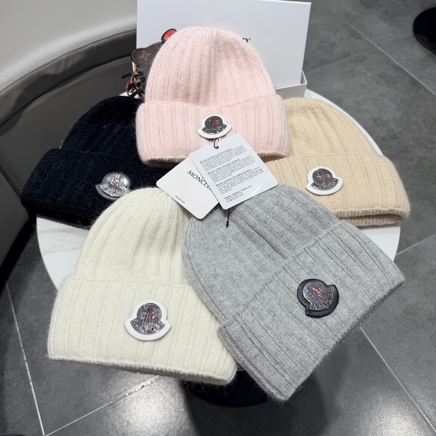 moncler新款秋冬毛线帽冷帽针织帽字母款麻花款女时尚休闲百搭厂家批发价 