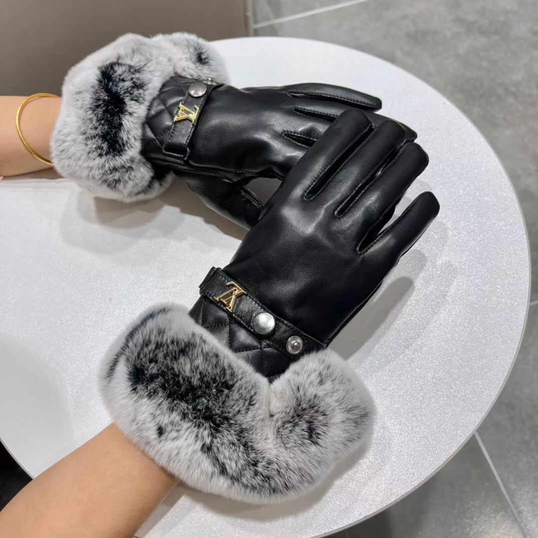 NO:718575,Louis Vuitton LV2025 Autumn and Winter Lazy Rabbit Sheepskin Embroidered Gloves for Mobile Phones Touch Screen, Worth Comparing Different Quality of the Same Style, Quickly Killing Poor Products in the Market, Imported First-Class Sheepskin Lazy Rabbit Fur Lined with Velvet, Classic and Outdated. If you like it, you can buy it, this kind of quality can be used this year and next year [Happy][Happy][Happy] Comes with box size ML gloves, gloves, louis vuitton, louis vuitton, sheepskin, gloves19860909路易威登LV2025秋冬懒兔毛羊皮刺绣手套手机触屏,值得对比同款不同品质,秒杀市场差产品,进口一级羊皮懒兔毛内里加绒 经典不过时款.喜欢可以入手了,这种品质的今年用了明年还能用 [愉快][愉快][愉快]配盒子码数ML手套,手套,louis vuitton,louis vuitton,sheepskin,gloves,accessory