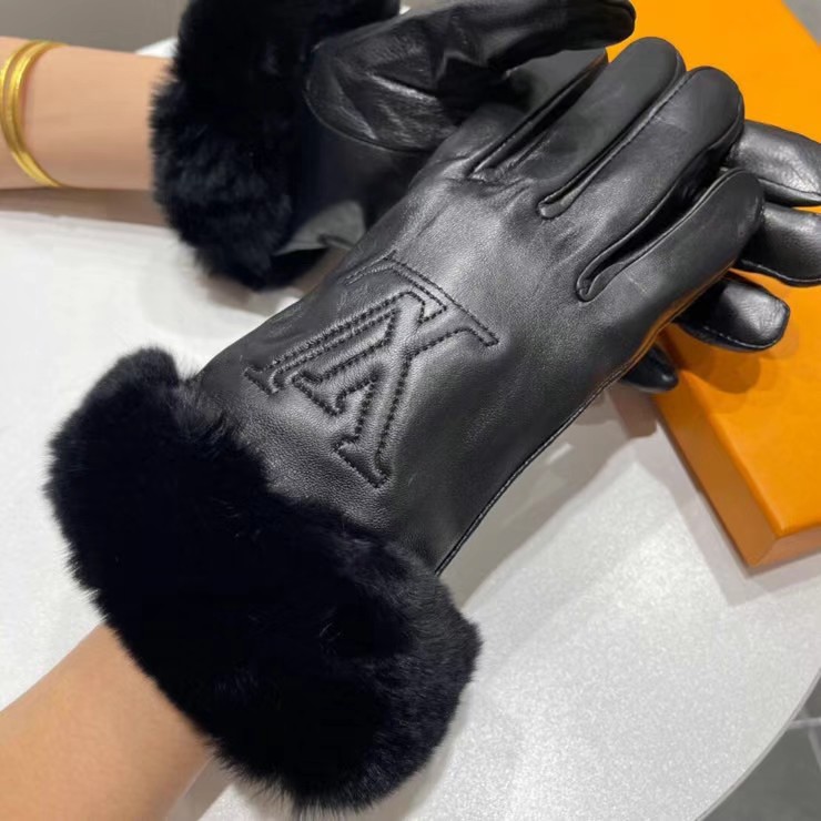 NO:718578,LV Louis Vuitton LV Winter Lazy Rabbit Sheepskin Gloves with mobile phone touch screen, it is worth comparing the same model with different qualities, to quickly kill the poor products in the market, imported first-class sheepskin lazy rabbit fur with velvet lining, a classic and timeless style. If you like it, you can buy it, this quality can be used this year and next year [Happy] [Happy] Comes with box [Happy] M L gloves, gloves, louis vuitton, louis vuitton, sheepskin, gloves19860909LV路易威登LV冬懒兔毛羊皮手套手机触屏,值得对比同款不同品质,秒杀市场差产品,进口一级羊皮懒兔毛内里加绒 经典不过时款.喜欢可以入手了,这种品质的今年用了明年还能用 [愉快][愉快]配盒子[愉快]M L手套,手套,louis vuitton,louis vuitton,sheepskin,gloves,accessory
