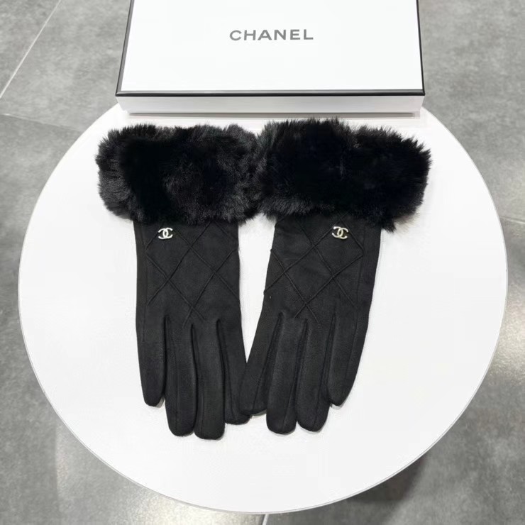 NO:718585,Chanel autumn and winter lazy rabbit fur wool gloves are worth comparing the same style but different quality, and quickly sell out the poor products in the market. The wool ten lazy rabbit fur is lined with velvet. It is a classic and timeless style. If you like it, you can buy it, gloves, gloves, chanel, chanel, gloves19860909Chanel 香奈儿秋冬懒兔毛羊毛手套值得对比同款不同品质,秒杀市场差产品,羊毛十懒兔毛内里加绒 经典不过时款.喜欢可以入手了,手套,手套,chanel,chanel,gloves,accessory