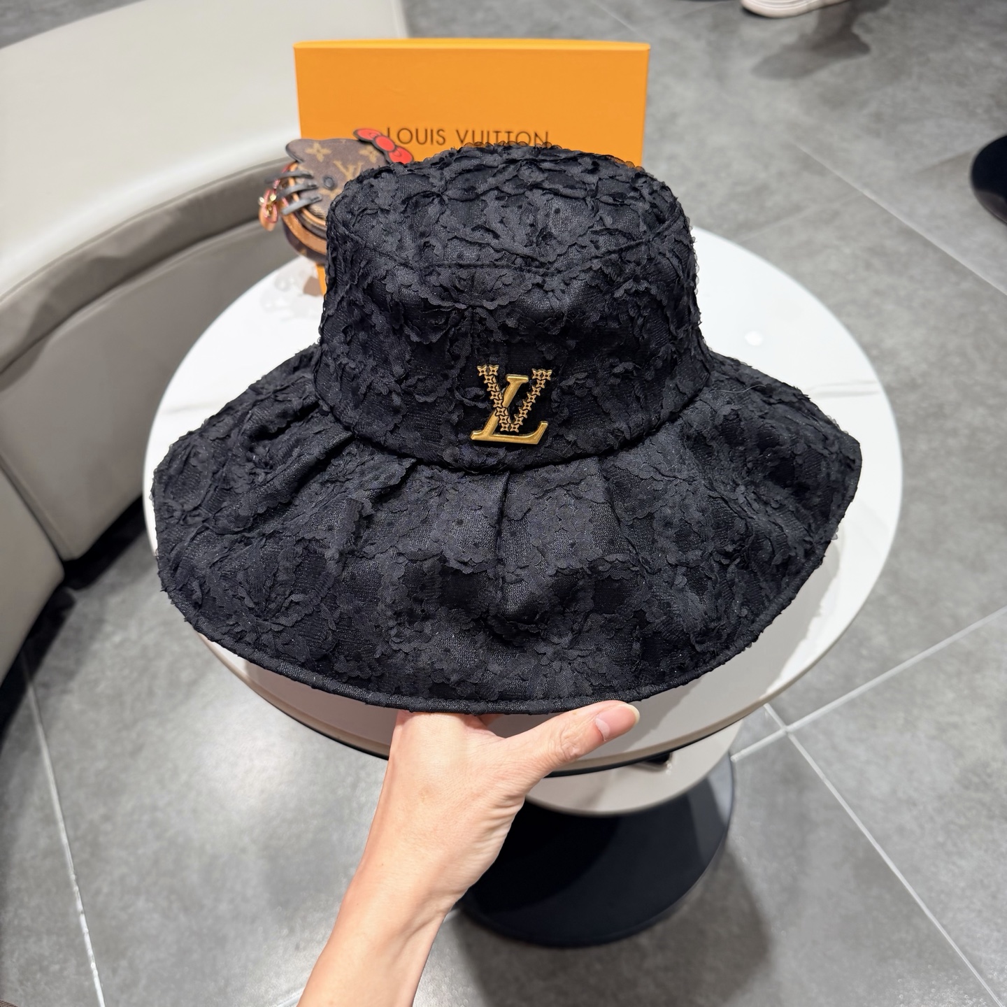 LV路易威登氛围感大檐蕾丝渔夫帽女春夏百搭黑胶防晒遮阳帽出游可折叠太阳帽