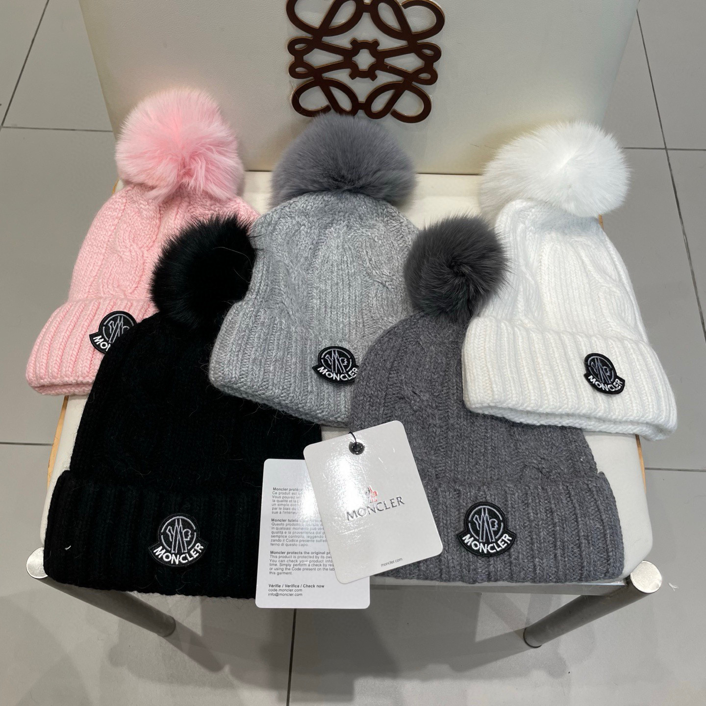 蒙口MONCLER🎩官方热卖爆款，羊毛针织毛线帽，百分之70羊毛，30兔毛，时尚好品质高端大气，超柔软！超火爆💖质感很赞