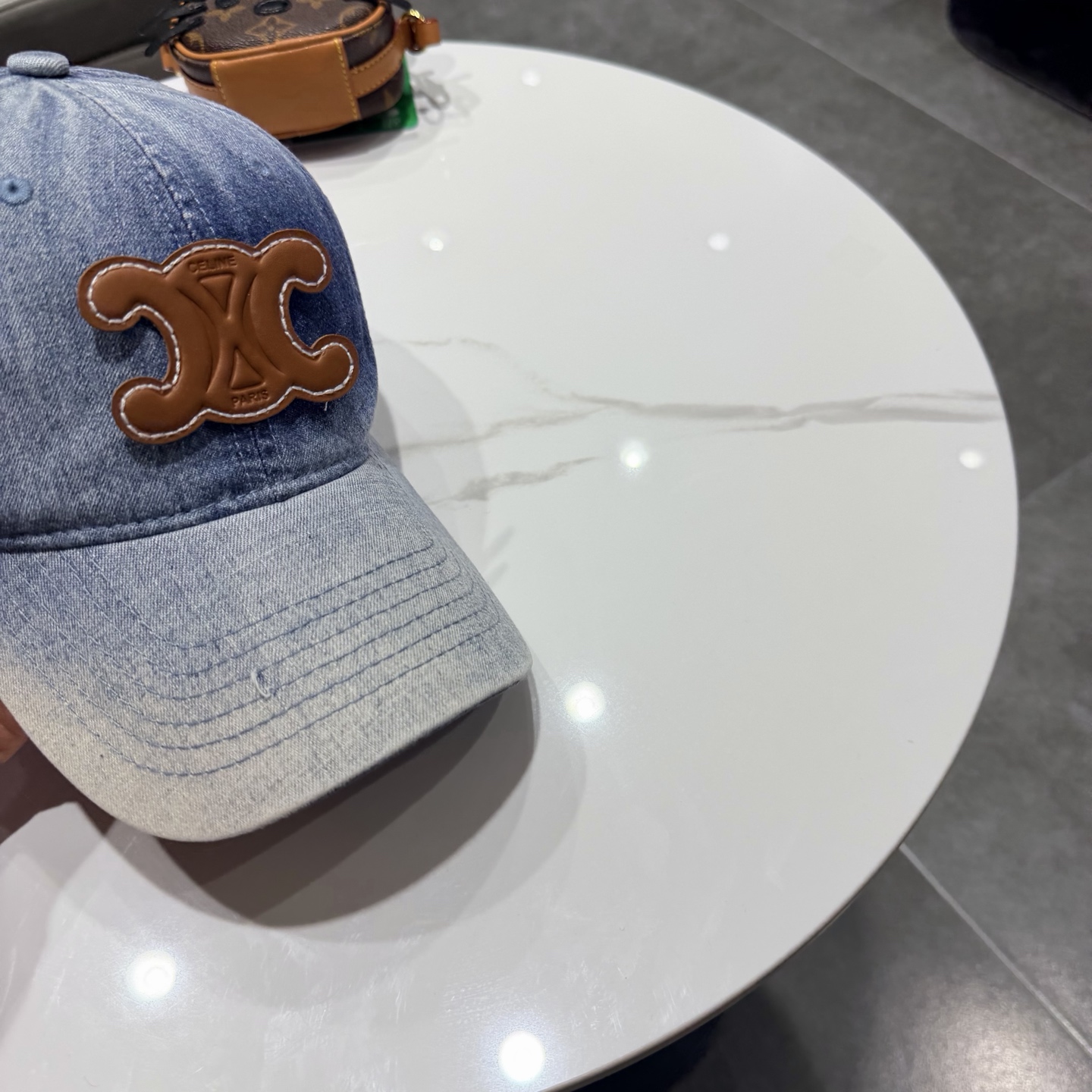 Celine CELINE赛琳新款 休闲潮流款 棒球帽日韩风格，随便搭配都超 出门旅游，绝对要入手的一款