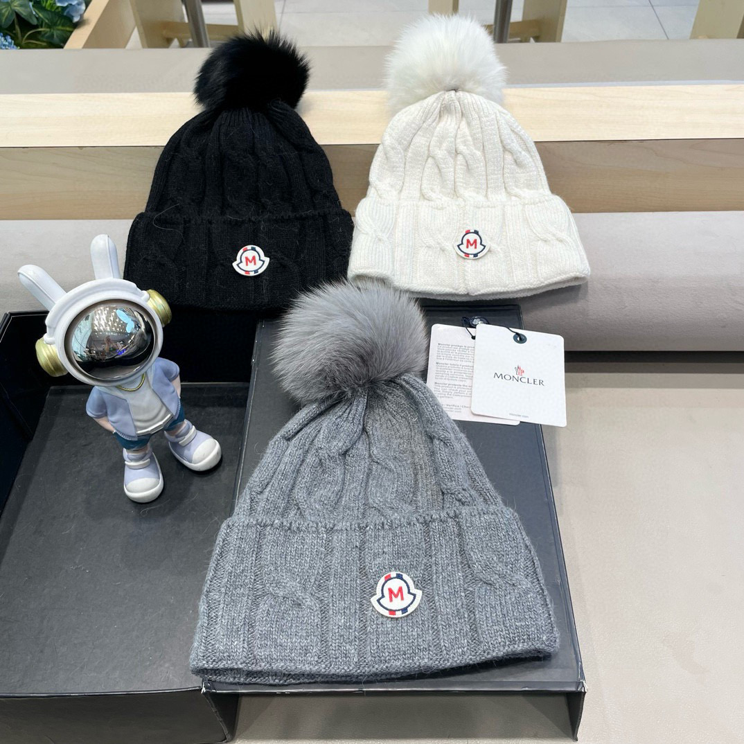 高版本！！！ 蒙口MONCLER高品质狐狸毛球针织兔羊毛毛线帽 超经典不过时的一款秋冬冷帽🥶 懂货的小姐姐必入款，帽型质