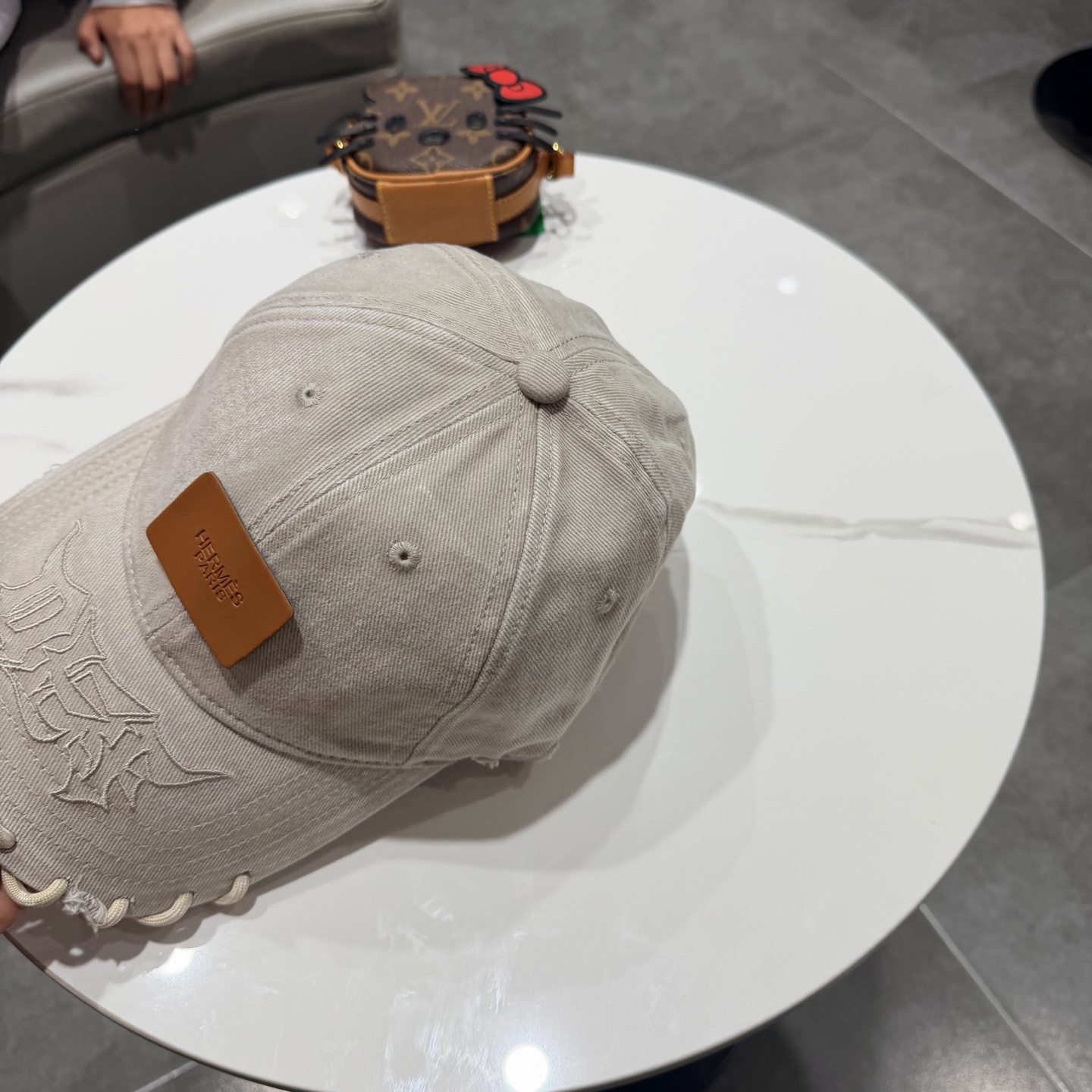 爱马仕 新款棒球帽，新款鸭舌帽，男女通用，头围57cm