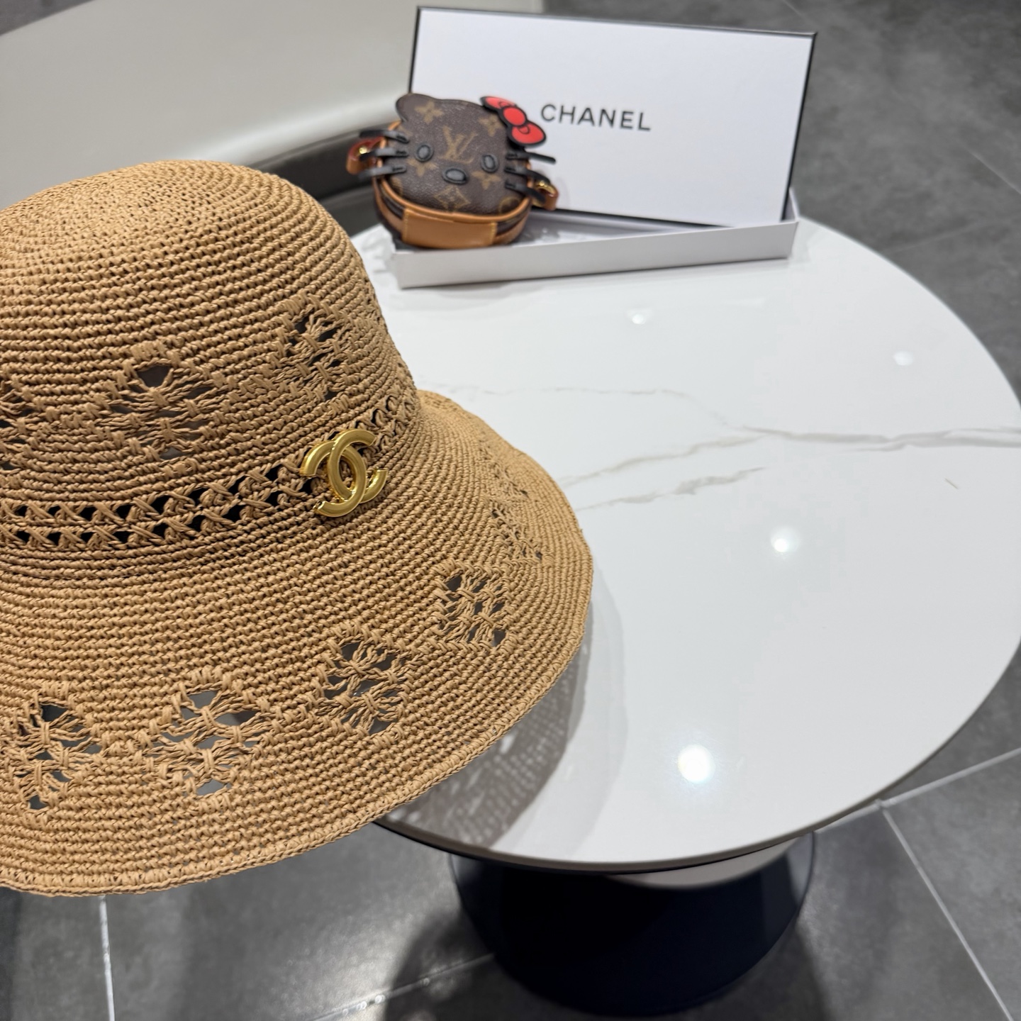Chanel香奈儿2026新款夏季拉菲草手工编织镂空草帽女夏季防晒遮阳大檐帽可折叠度假帽