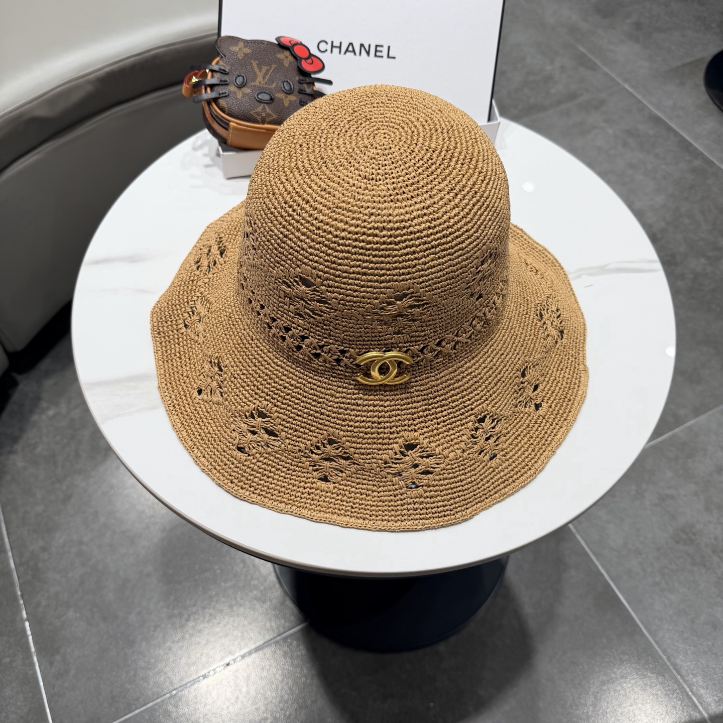 Chanel香奈儿2026新款夏季拉菲草手工编织镂空草帽女夏季防晒遮阳大檐帽可折叠度假帽