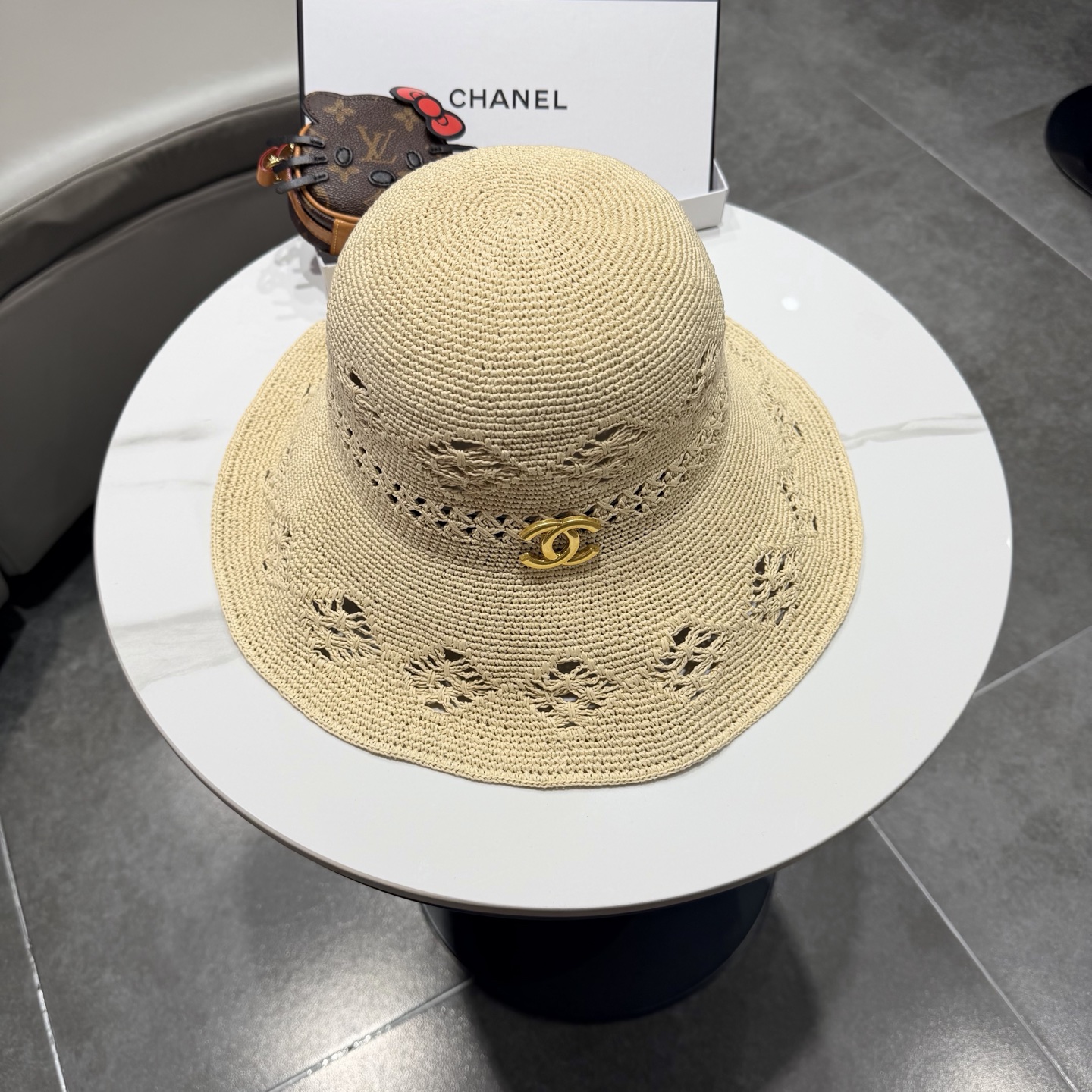 Chanel香奈儿2026新款夏季拉菲草手工编织镂空草帽女夏季防晒遮阳大檐帽可折叠度假帽
