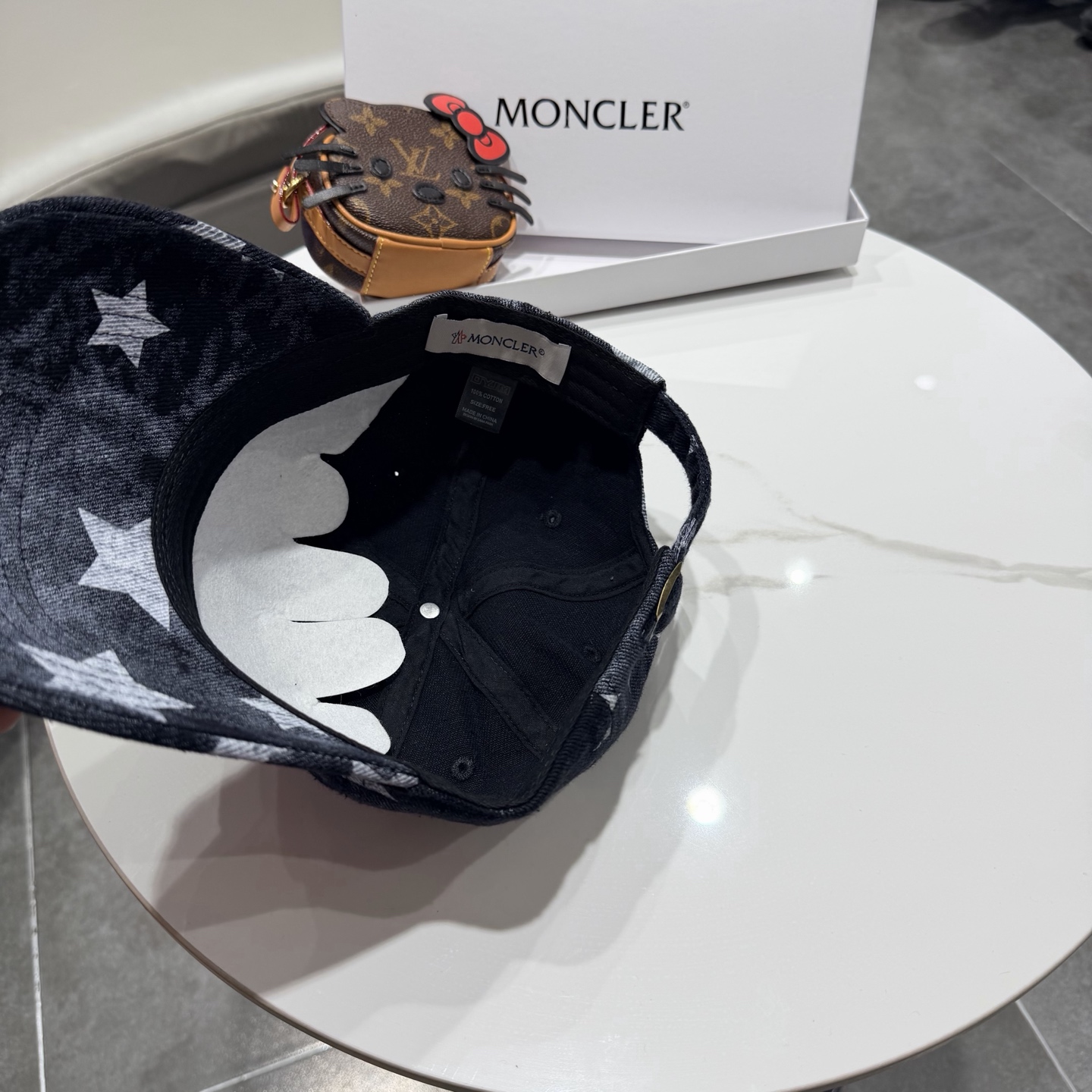 蒙口MONCLER2026新款棒球帽，时尚炸街单品，风格很OK，网红.时尚博主的最爱！高品质舒适透气，凹