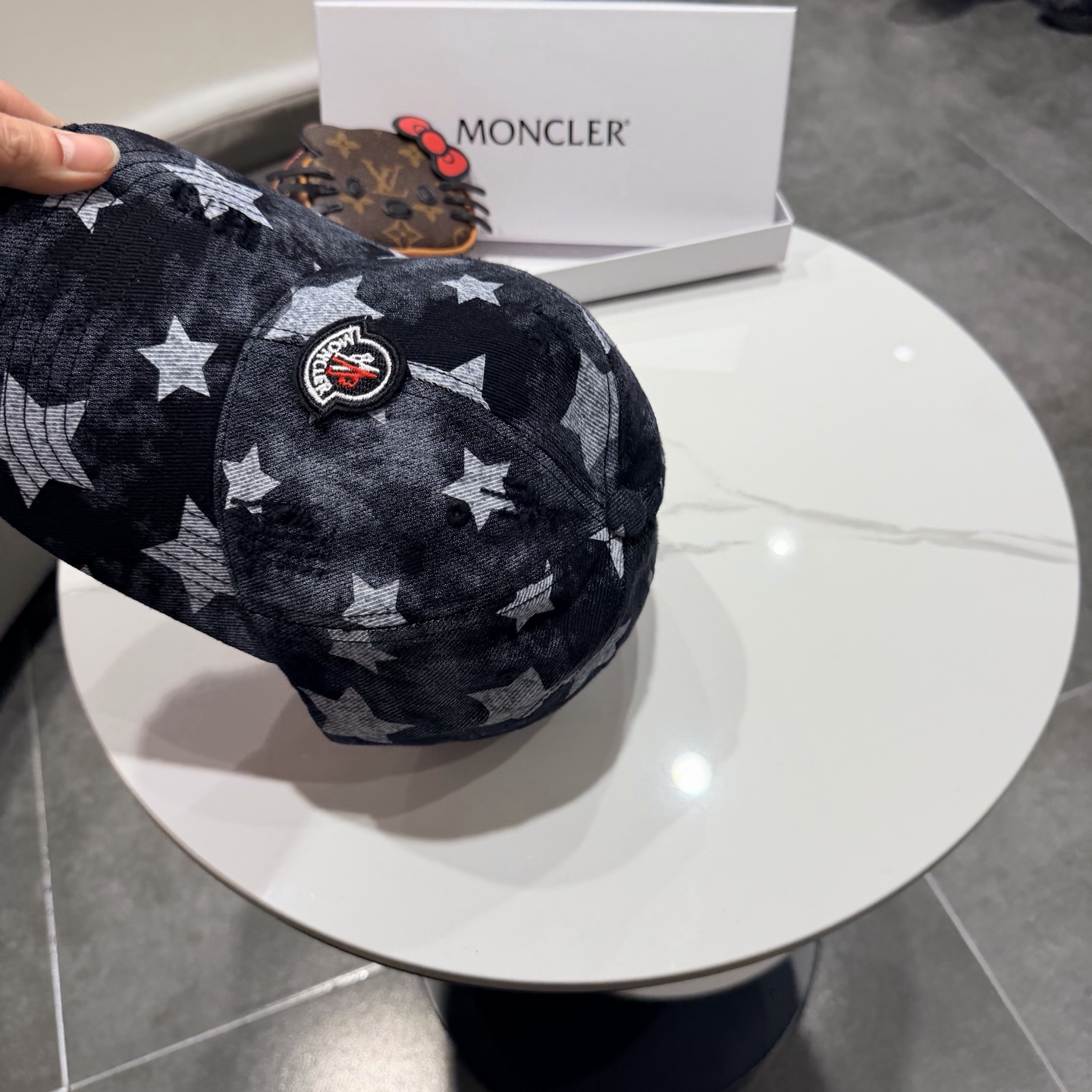 蒙口MONCLER2026新款棒球帽，时尚炸街单品，风格很OK，网红.时尚博主的最爱！高品质舒适透气，凹