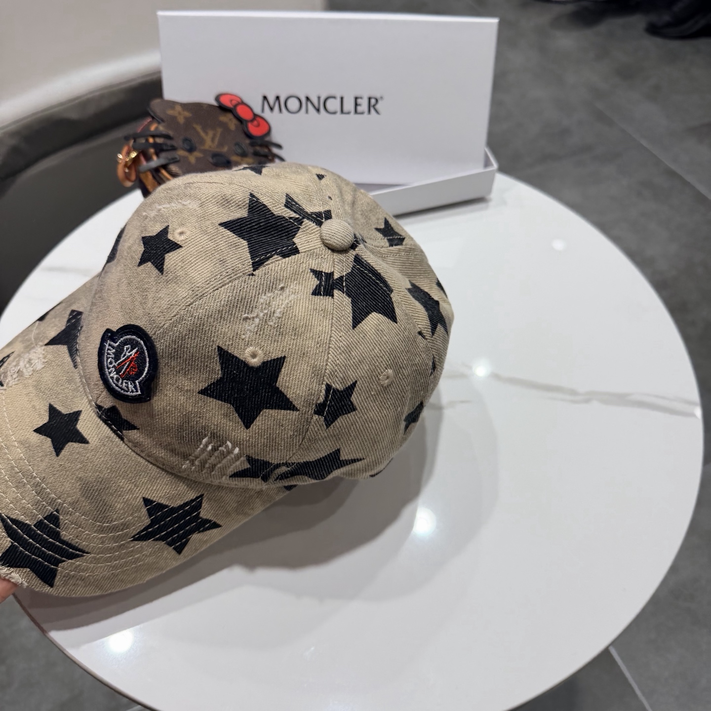 蒙口MONCLER2026新款棒球帽，时尚炸街单品，风格很OK，网红.时尚博主的最爱！高品质舒适透气，凹