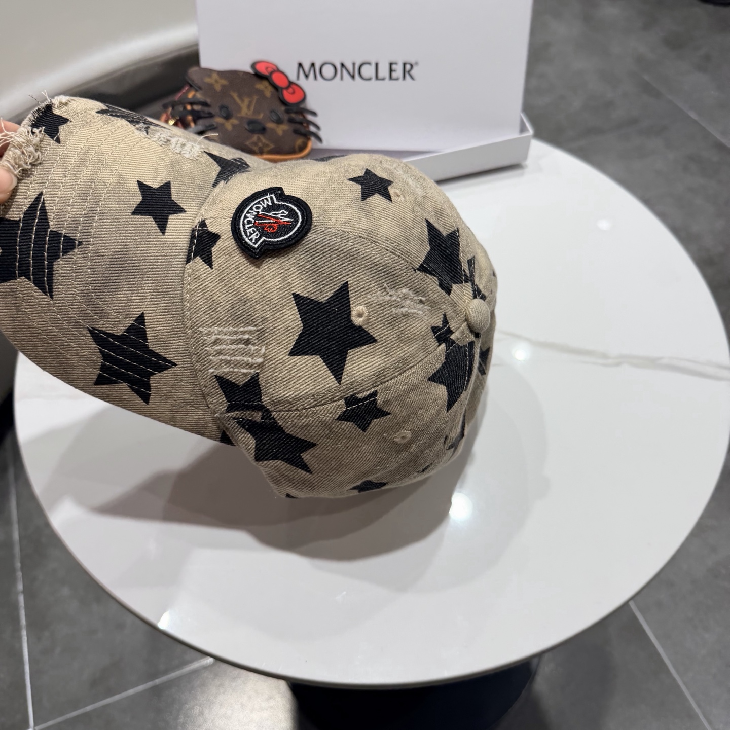 蒙口MONCLER2026新款棒球帽，时尚炸街单品，风格很OK，网红.时尚博主的最爱！高品质舒适透气，凹