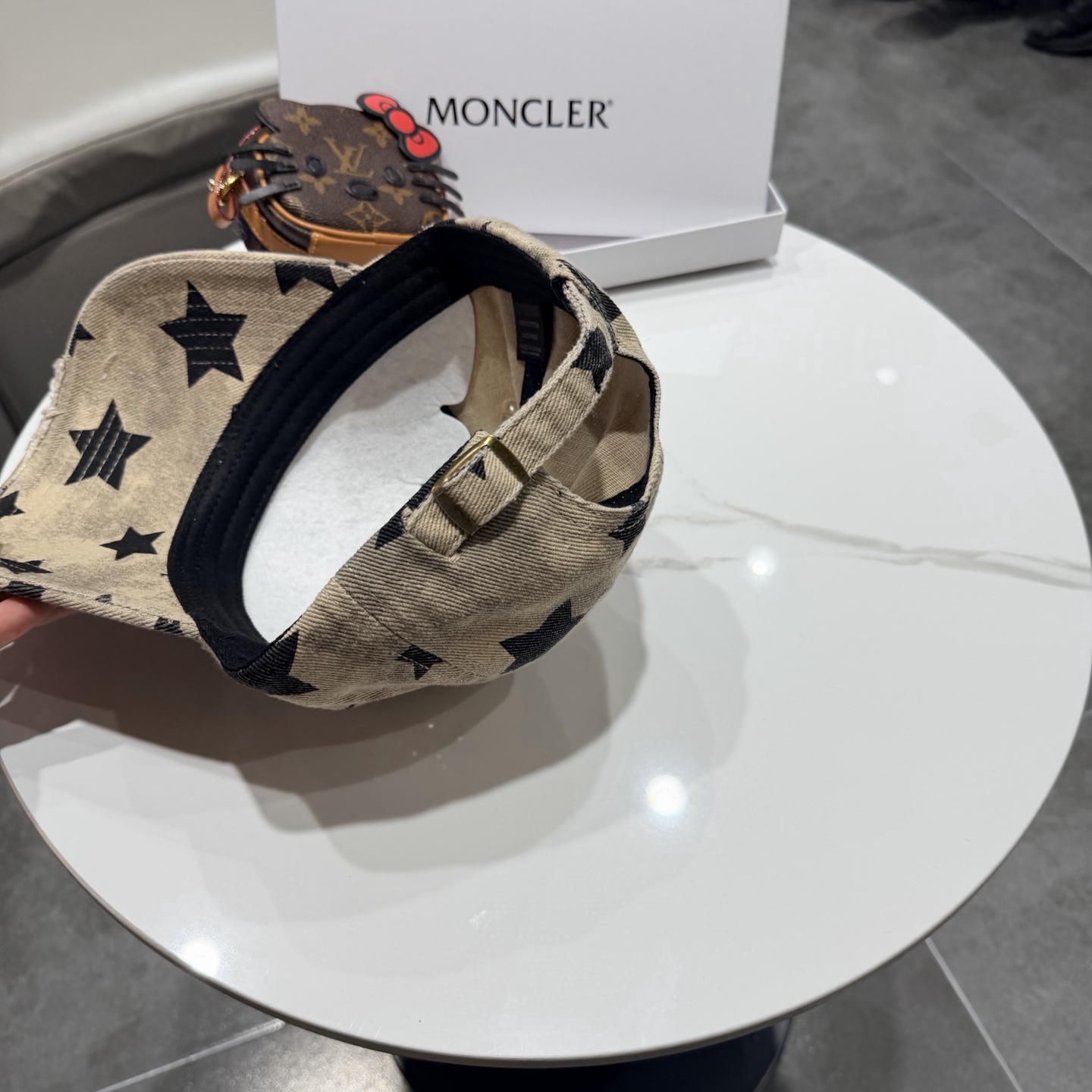 蒙口MONCLER2026新款棒球帽，时尚炸街单品，风格很OK，网红.时尚博主的最爱！高品质舒适透气，凹