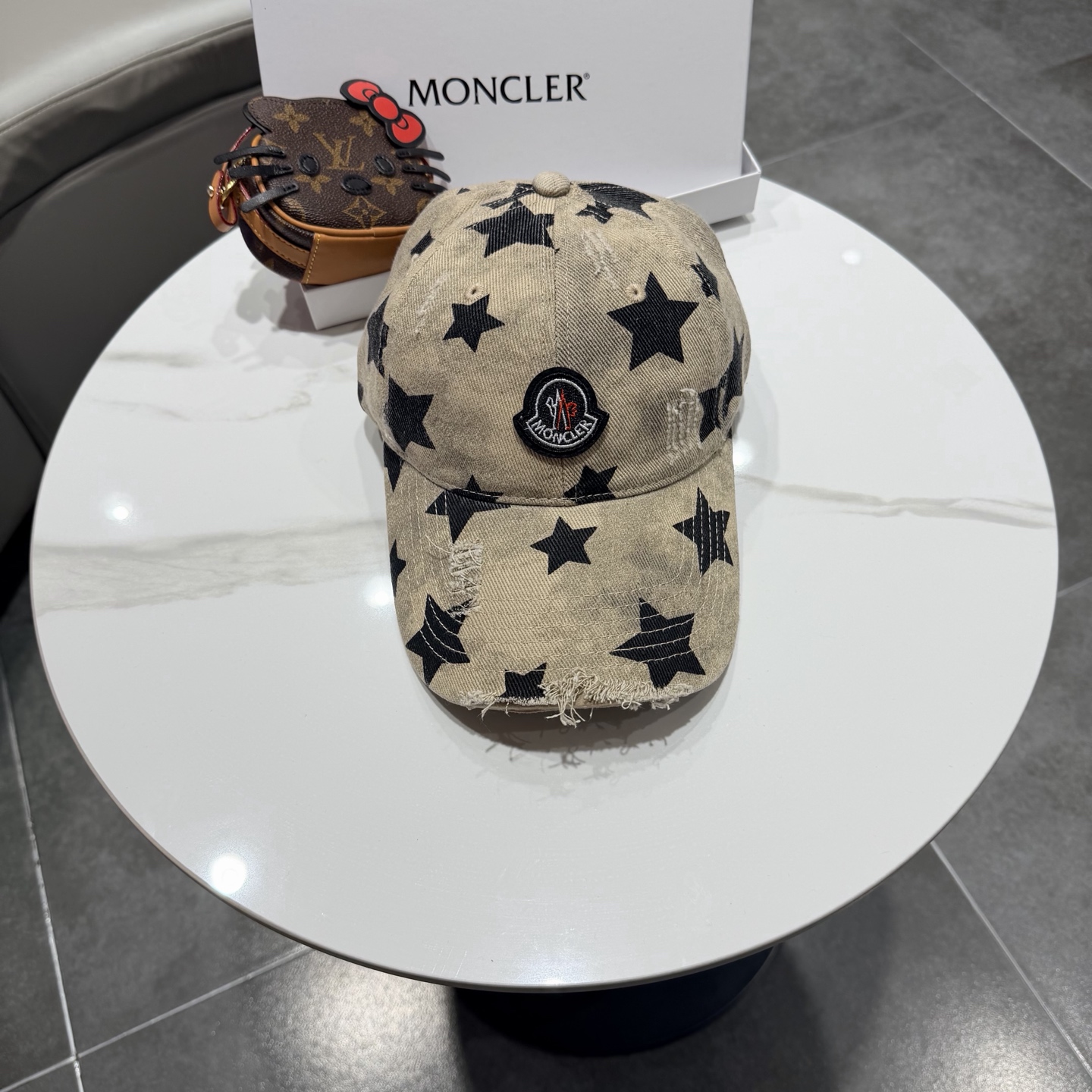 蒙口MONCLER2026新款棒球帽，时尚炸街单品，风格很OK，网红.时尚博主的最爱！高品质舒适透气，凹
