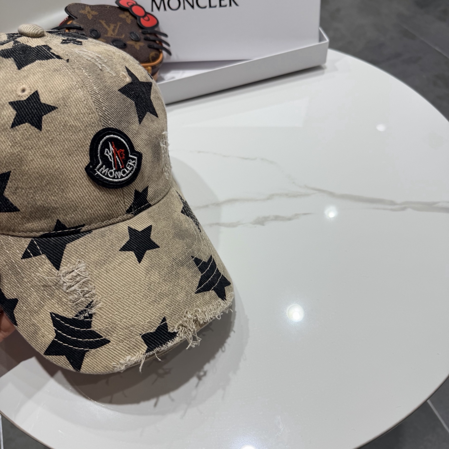 蒙口MONCLER2026新款棒球帽，时尚炸街单品，风格很OK，网红.时尚博主的最爱！高品质舒适透气，凹