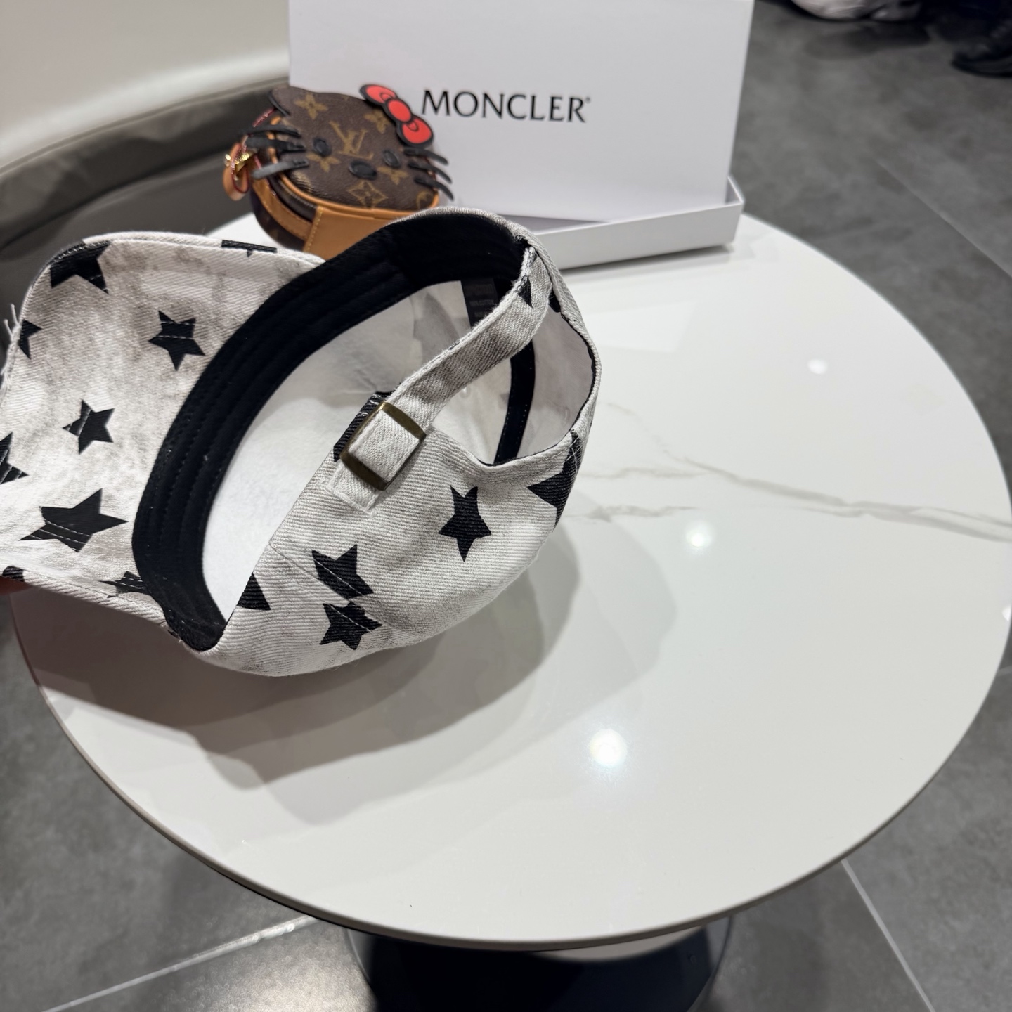 蒙口MONCLER2026新款棒球帽，时尚炸街单品，风格很OK，网红.时尚博主的最爱！高品质舒适透气，凹