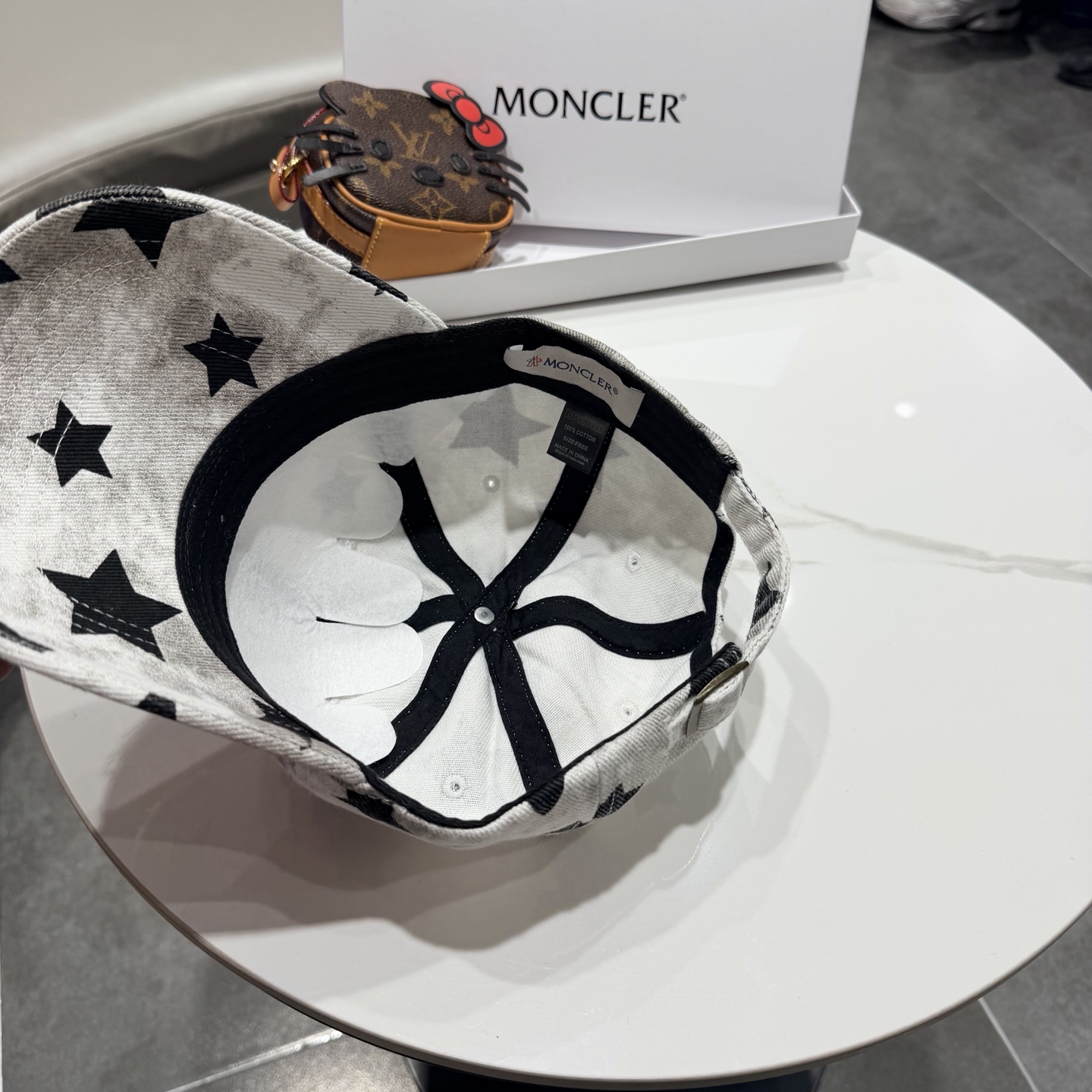 蒙口MONCLER2026新款棒球帽，时尚炸街单品，风格很OK，网红.时尚博主的最爱！高品质舒适透气，凹