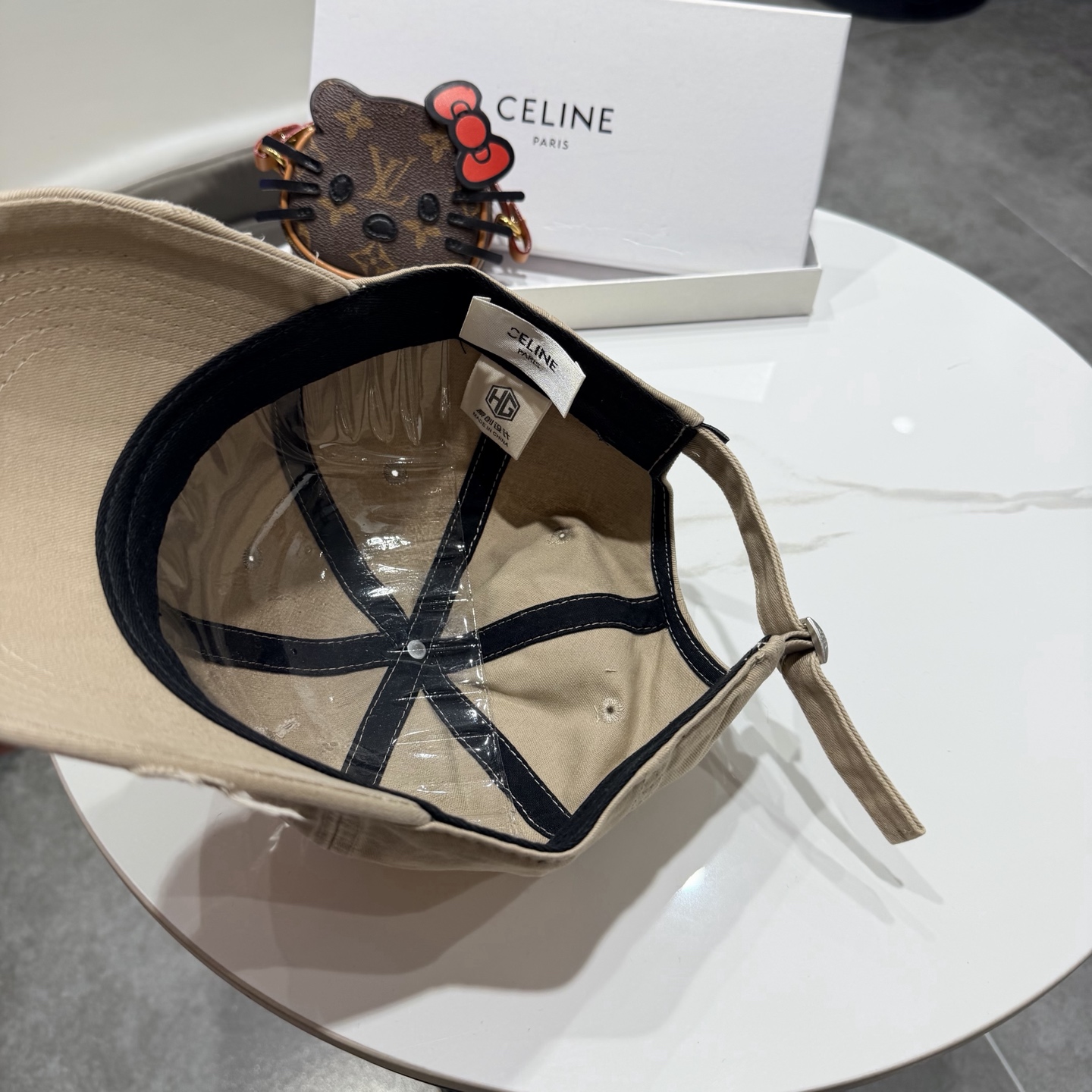 【CELINE赛琳】2026新款经典休闲潮流款 棒球帽日韩风格，随便搭配都超好看！出门旅游，绝对要入手的