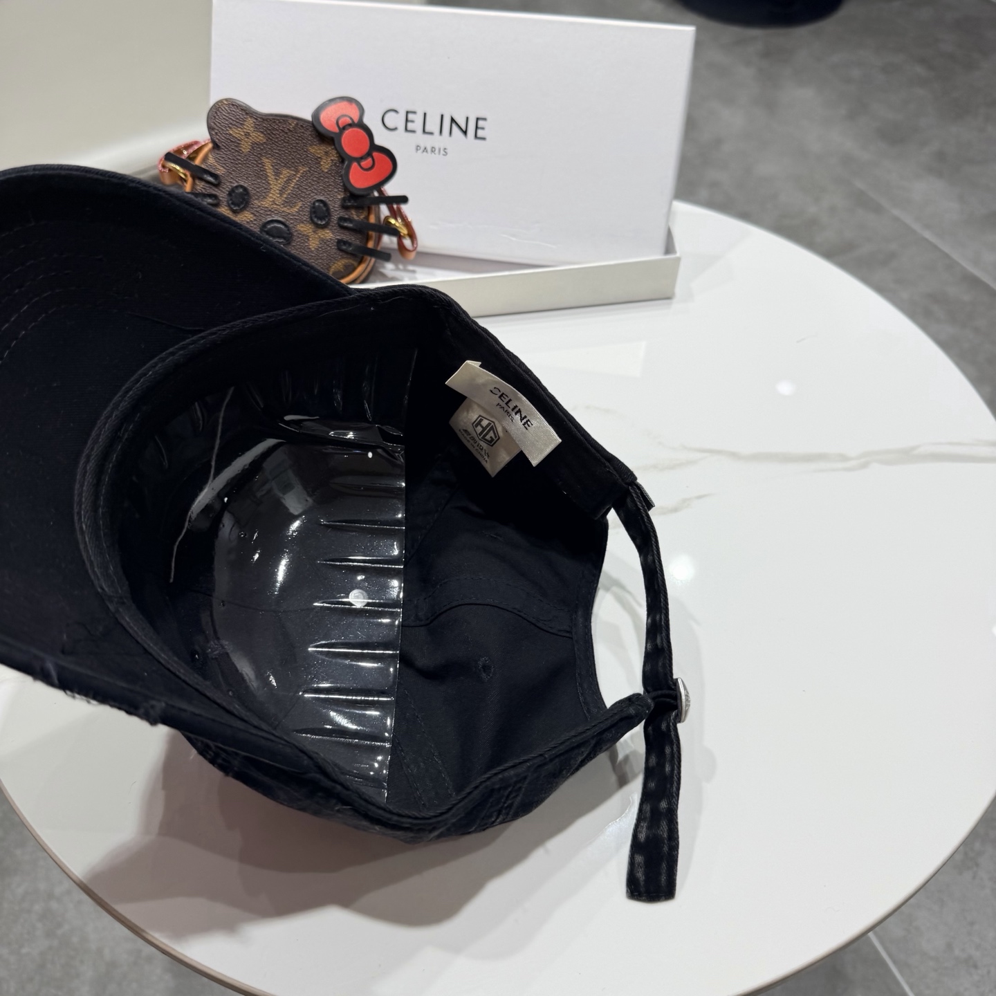【CELINE赛琳】2026新款经典休闲潮流款 棒球帽日韩风格，随便搭配都超好看！出门旅游，绝对要入手的
