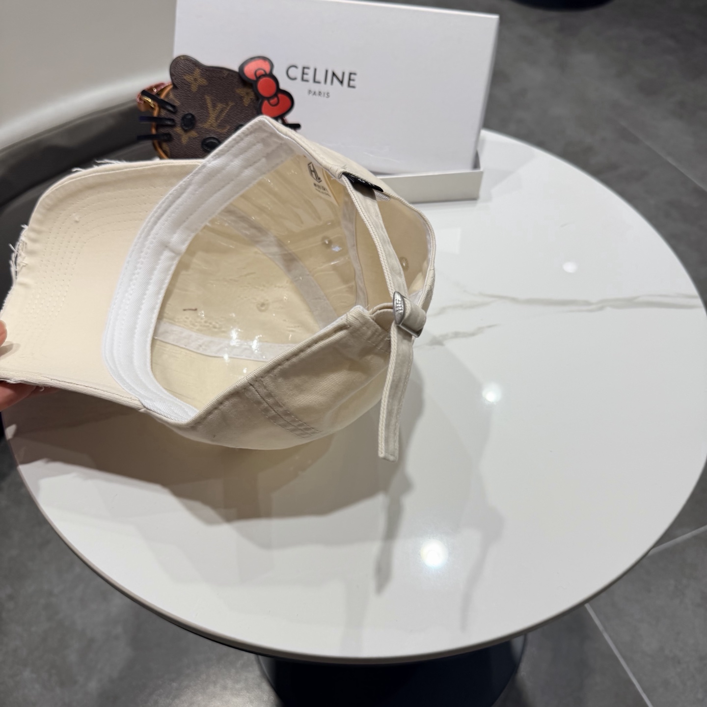 【CELINE赛琳】2026新款经典休闲潮流款 棒球帽日韩风格，随便搭配都超好看！出门旅游，绝对要入手的