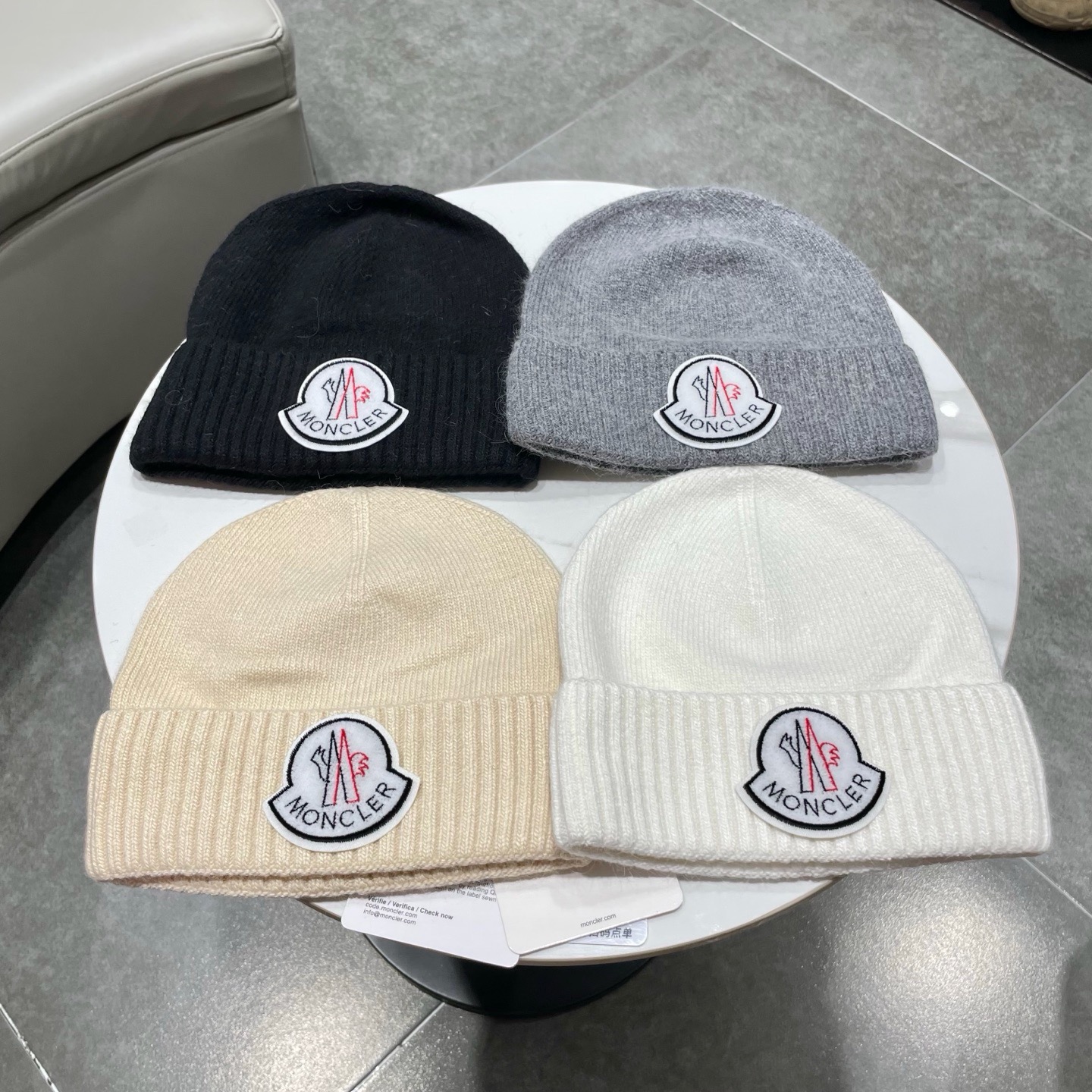 蒙口MONCLER🎩官方热卖爆款，羊毛针织毛线帽，百分之70羊毛，30兔毛，时尚好品质高端大气，超柔软！超火爆💖质感很赞