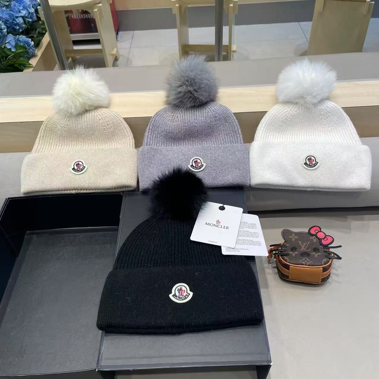 蒙口MONCLER🎩官方热卖爆款，羊毛针织毛线帽，百分之70羊毛，30兔毛，时尚好品质高端大气，超柔软！超火爆💖质感很赞