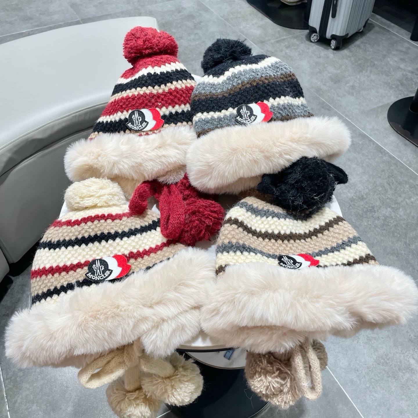 蒙口MONCLER🎩年秋冬新款费尔岛风条纹毛绒雷锋帽女加厚保暖防寒包头帽子