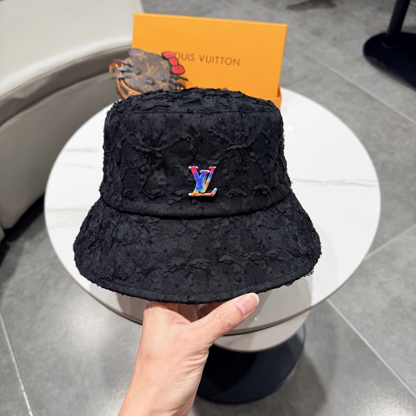 Lv路易威登新款蕾丝盆帽春夏女花朵刺绣渔夫帽显脸小欧根纱仙女