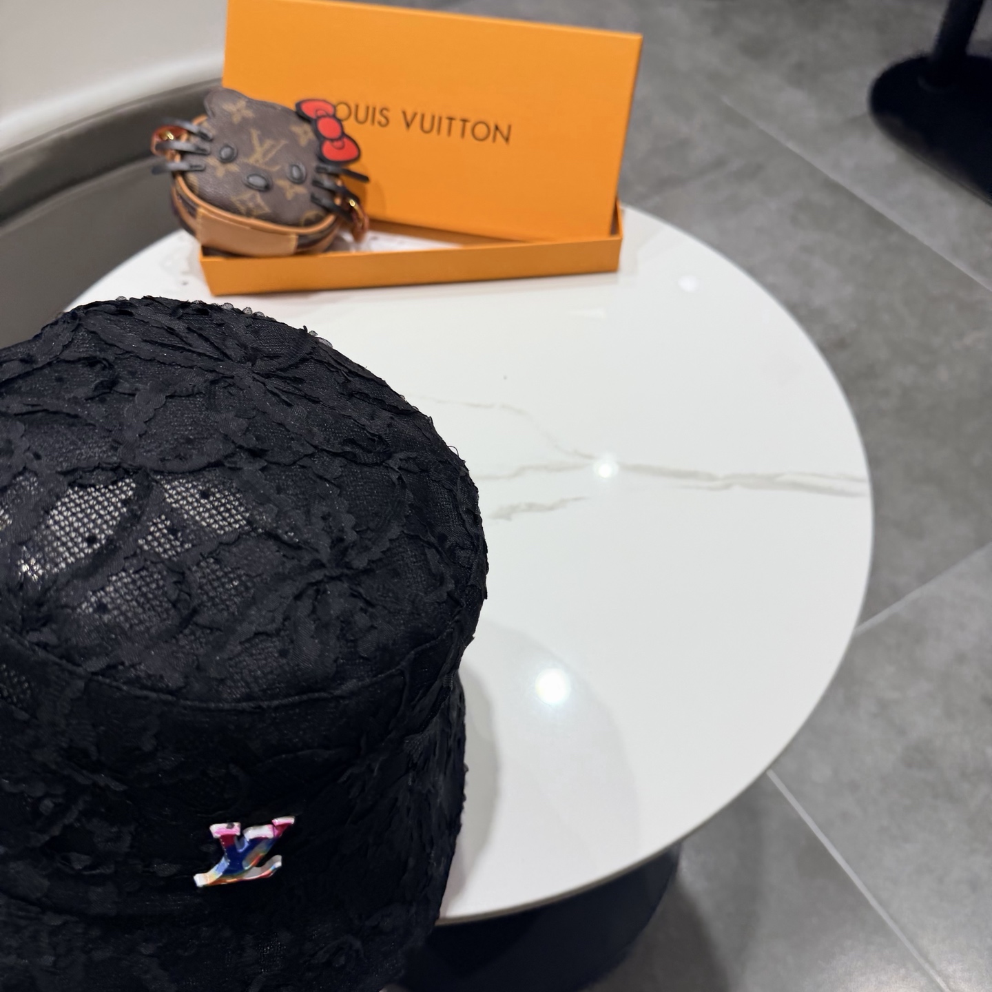 Lv路易威登新款蕾丝盆帽春夏女花朵刺绣渔夫帽显脸小欧根纱仙女