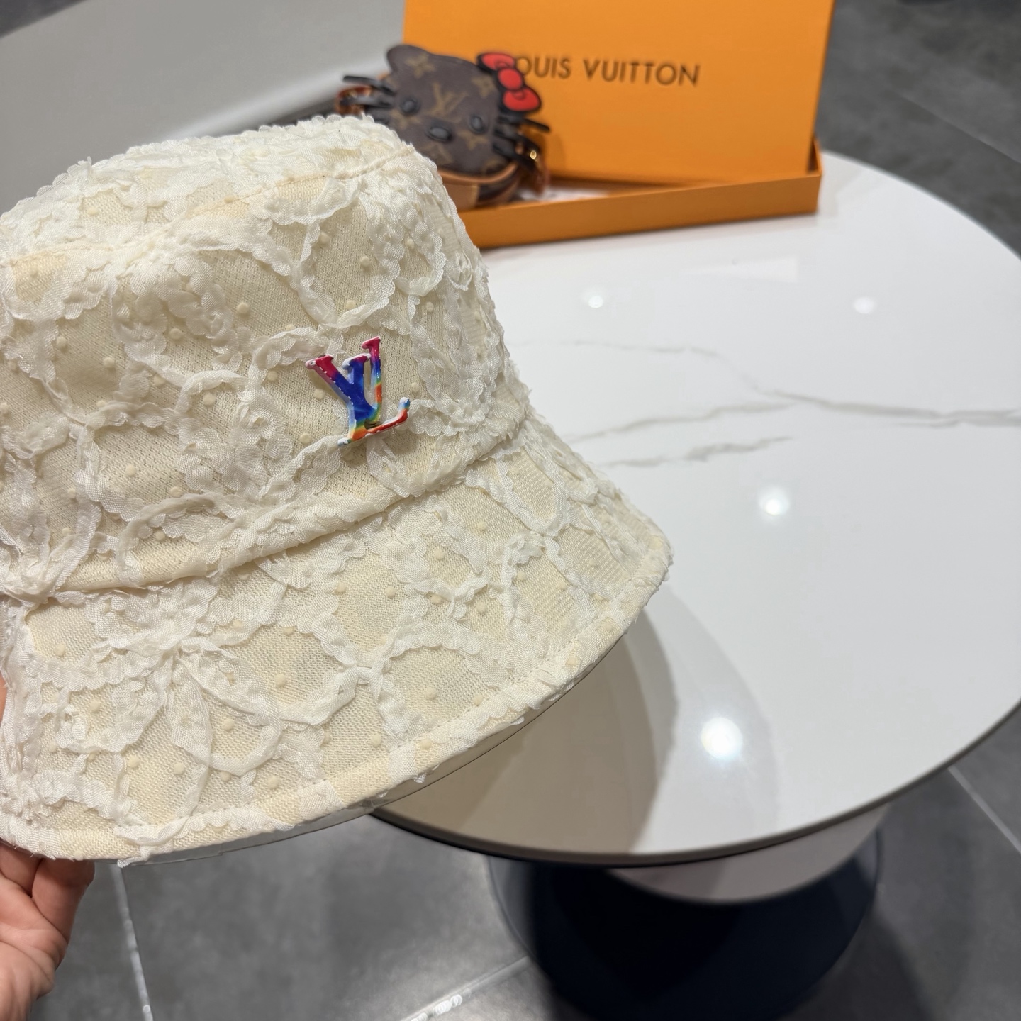 Lv路易威登新款蕾丝盆帽春夏女花朵刺绣渔夫帽显脸小欧根纱仙女