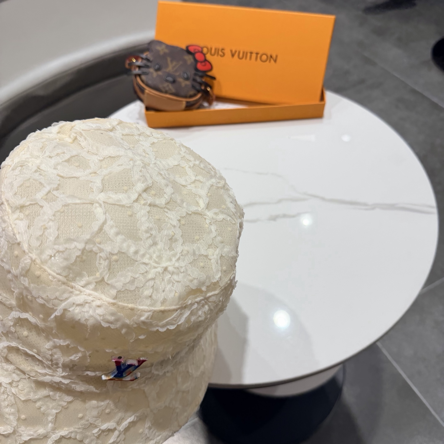 Lv路易威登新款蕾丝盆帽春夏女花朵刺绣渔夫帽显脸小欧根纱仙女