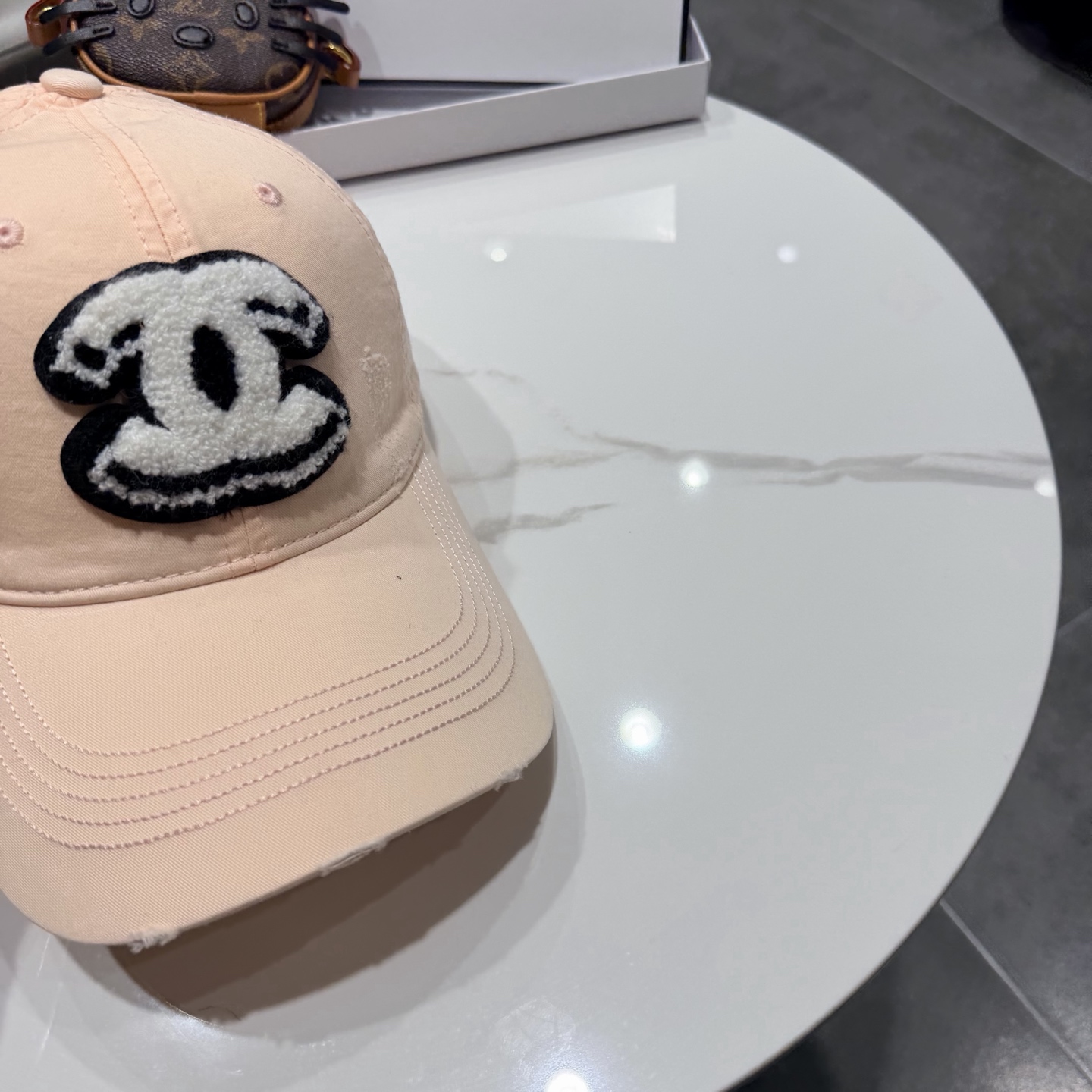 香奈儿2026新款经典休闲潮流款 上架简约棒球帽🧢日韩风格，随便搭配都超好看！出门旅游，绝对要入手的一款
