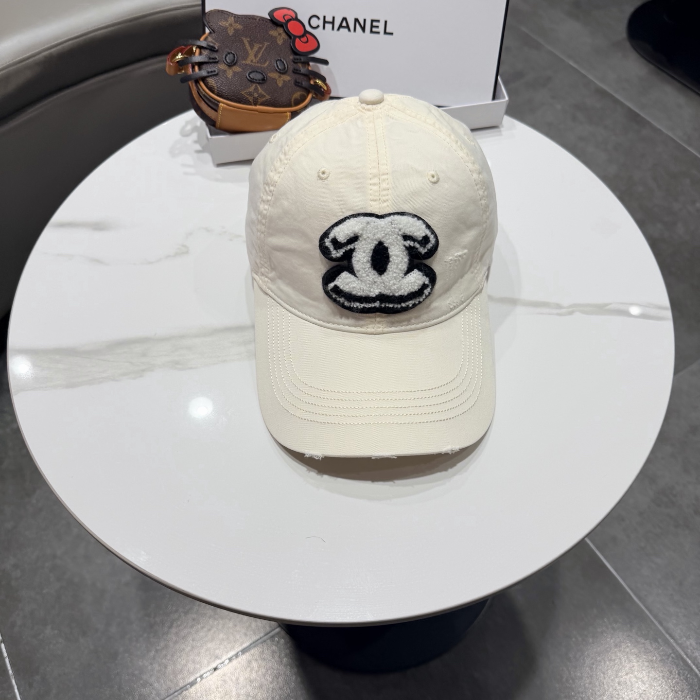 香奈儿2026新款经典休闲潮流款 上架简约棒球帽🧢日韩风格，随便搭配都超好看！出门旅游，绝对要入手的一款